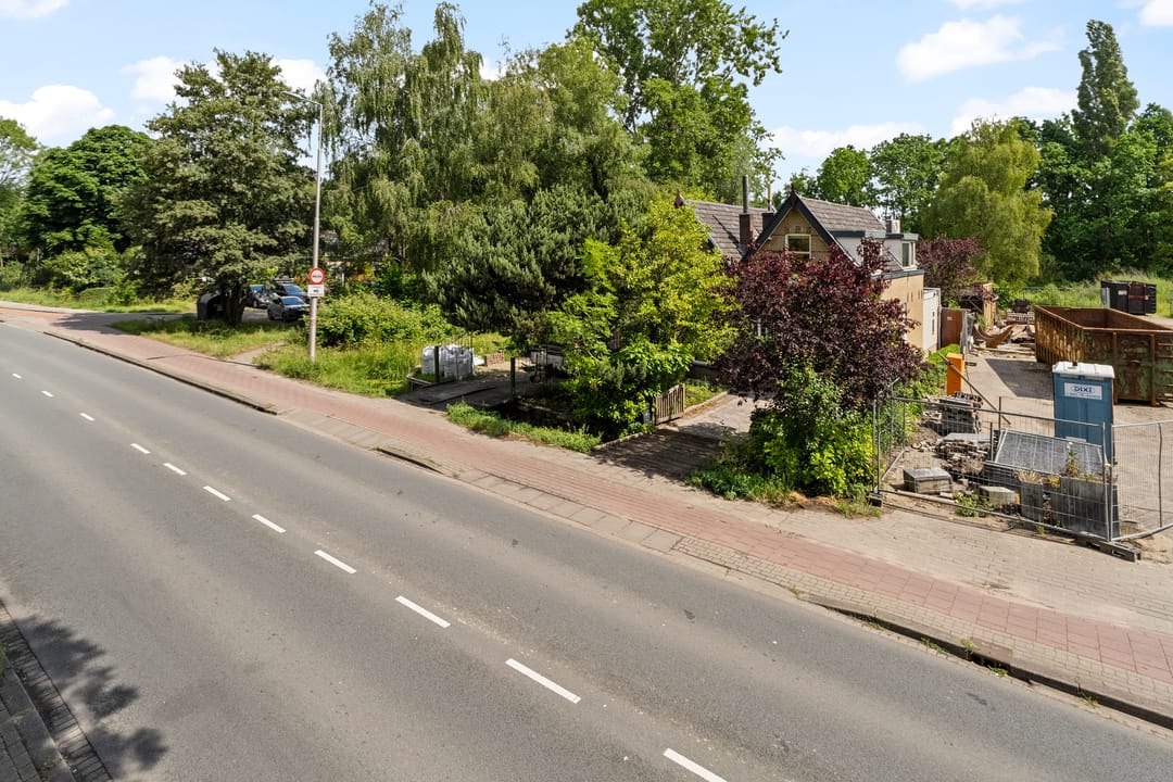 Charming Semi-Detached Home Near Nature with Private Parking — 31