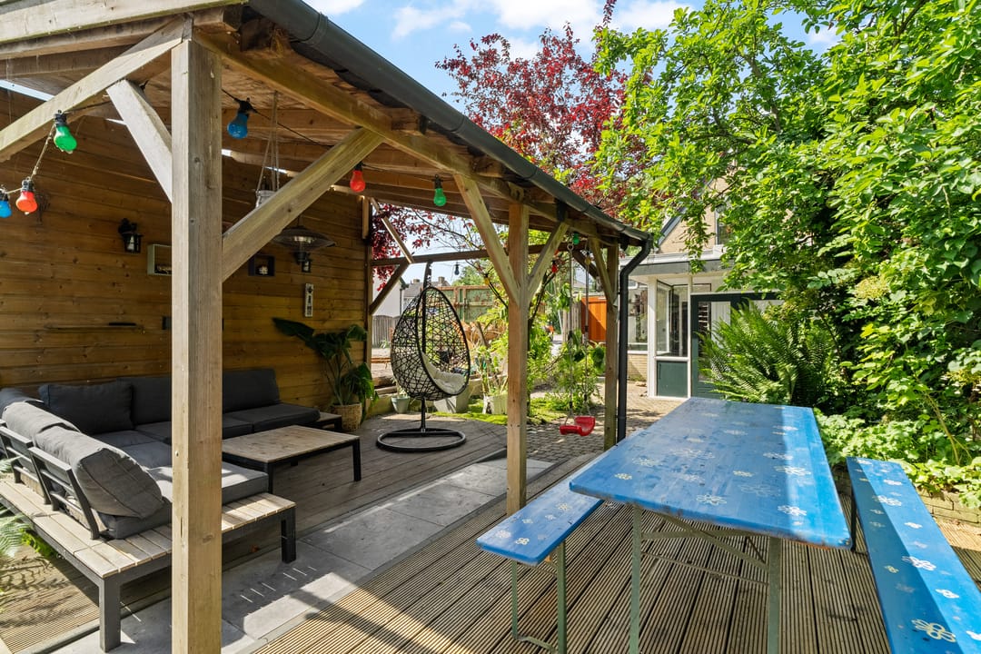 Charming Semi-Detached Home Near Nature with Private Parking — 28