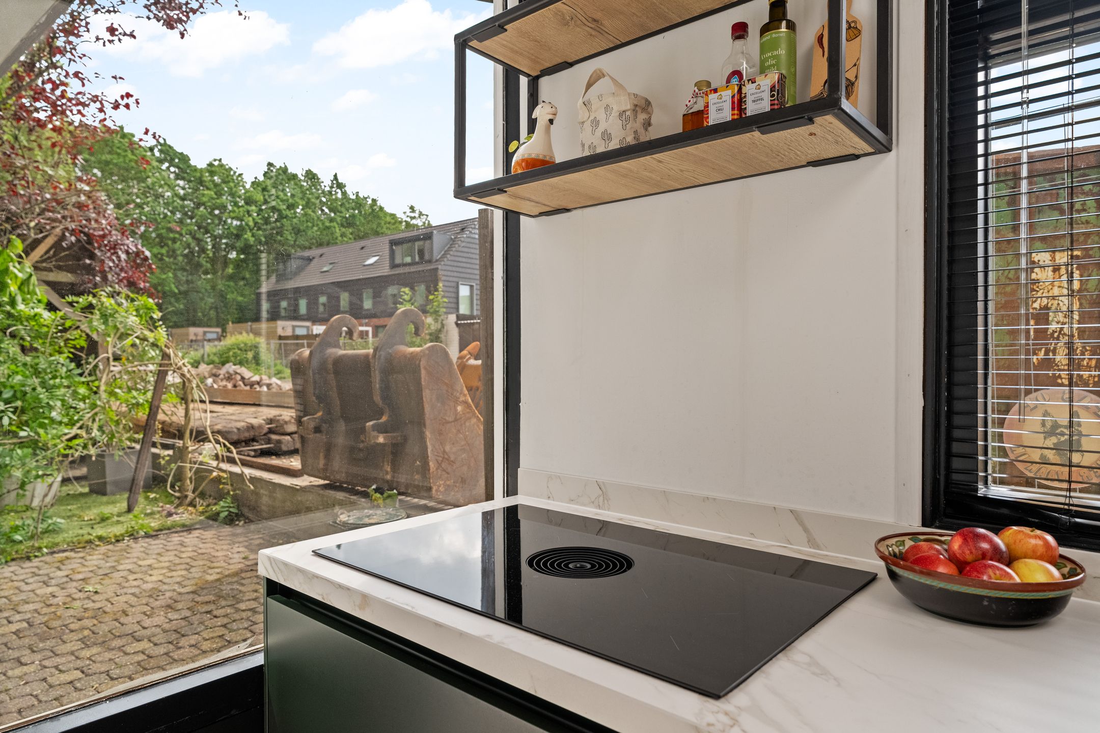 Charming Semi-Detached Home Near Nature with Private Parking — 9