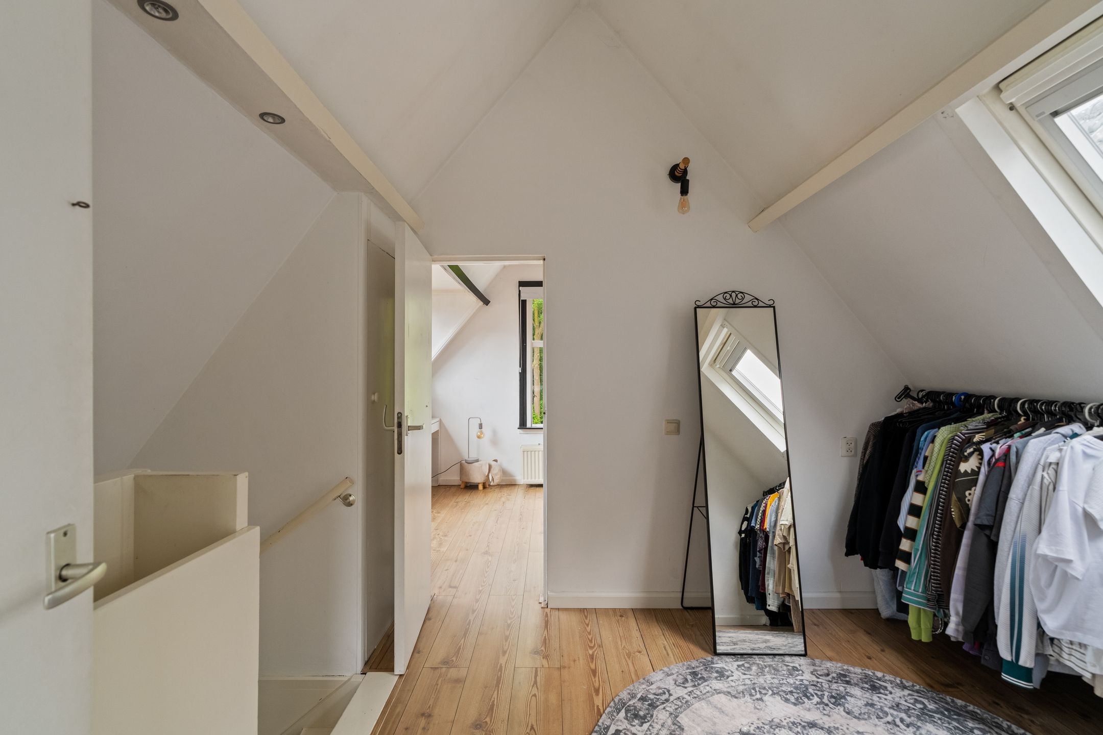 Charming Semi-Detached Home Near Nature with Private Parking — 18