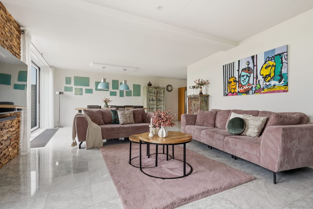 Luxurious Waterfront Semi-Detached Home with Panoramic Meadow Views — 7