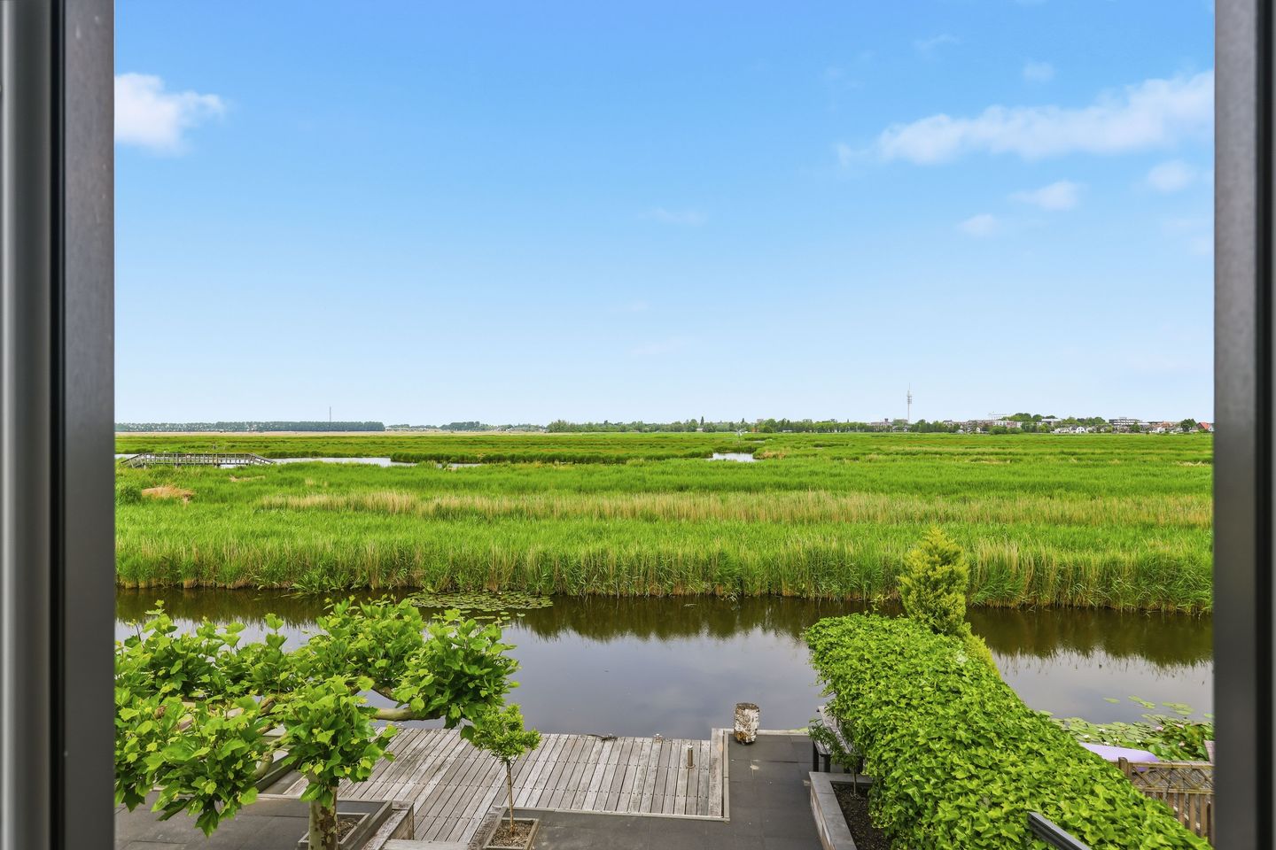 Luxurious Waterfront Semi-Detached Home with Panoramic Meadow Views — 35