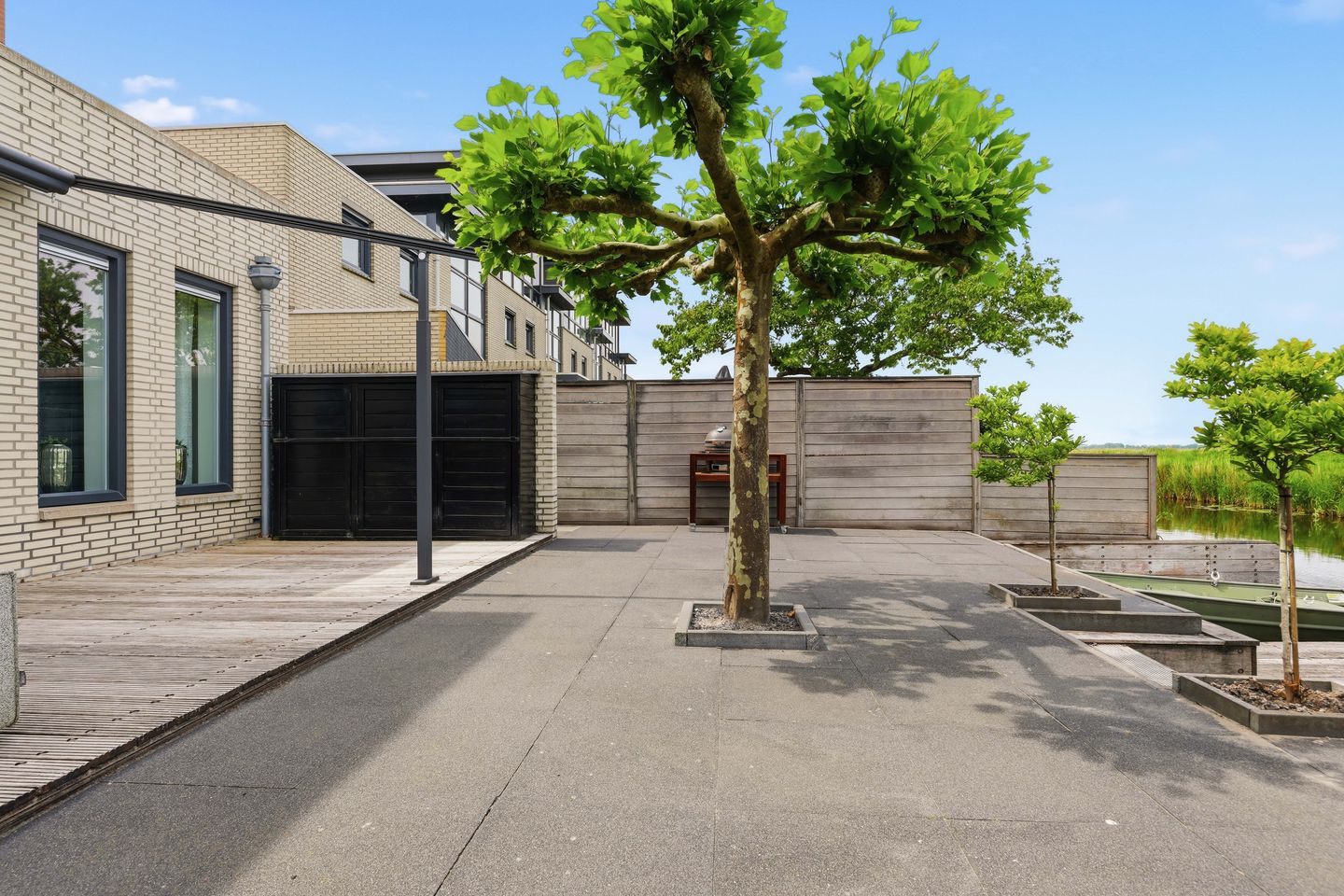 Luxurious Waterfront Semi-Detached Home with Panoramic Meadow Views — 14