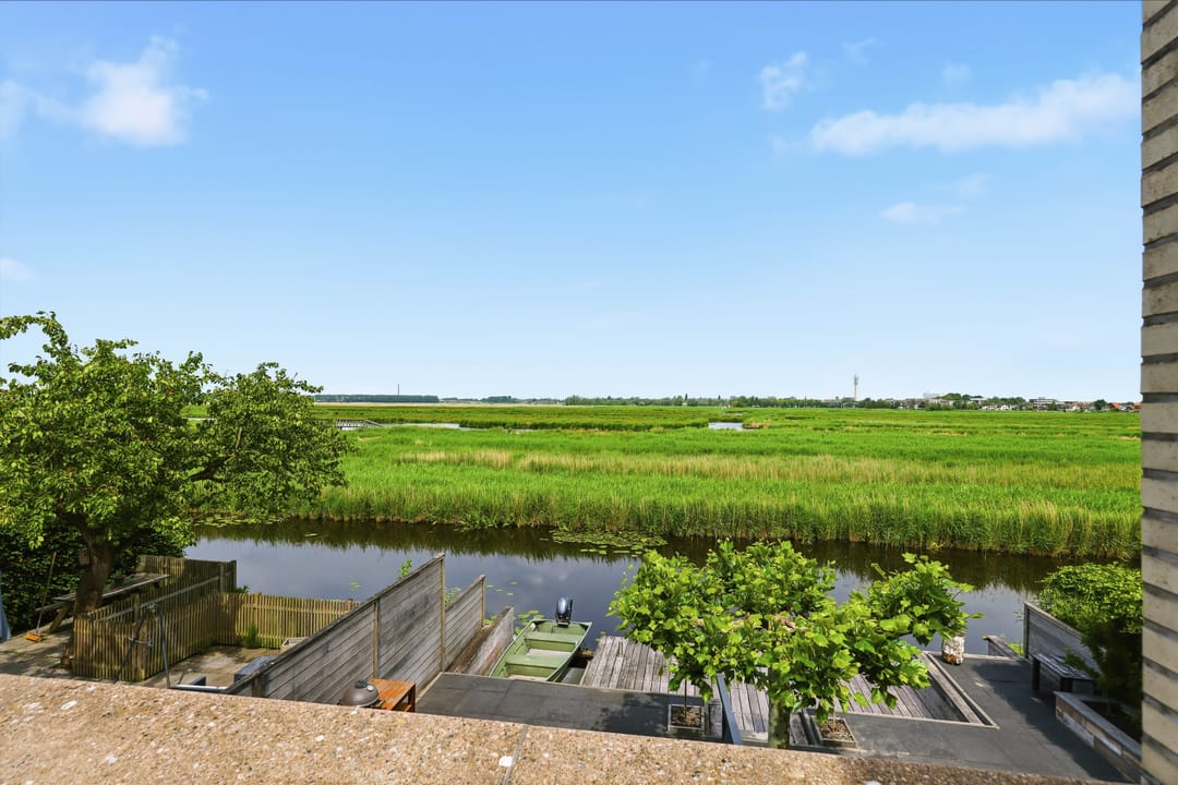 Luxurious Waterfront Semi-Detached Home with Panoramic Meadow Views — 37