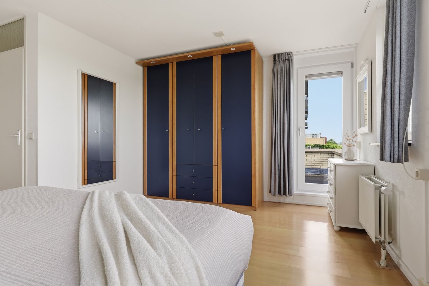 Luxurious Waterfront Semi-Detached Home with Panoramic Meadow Views — 34