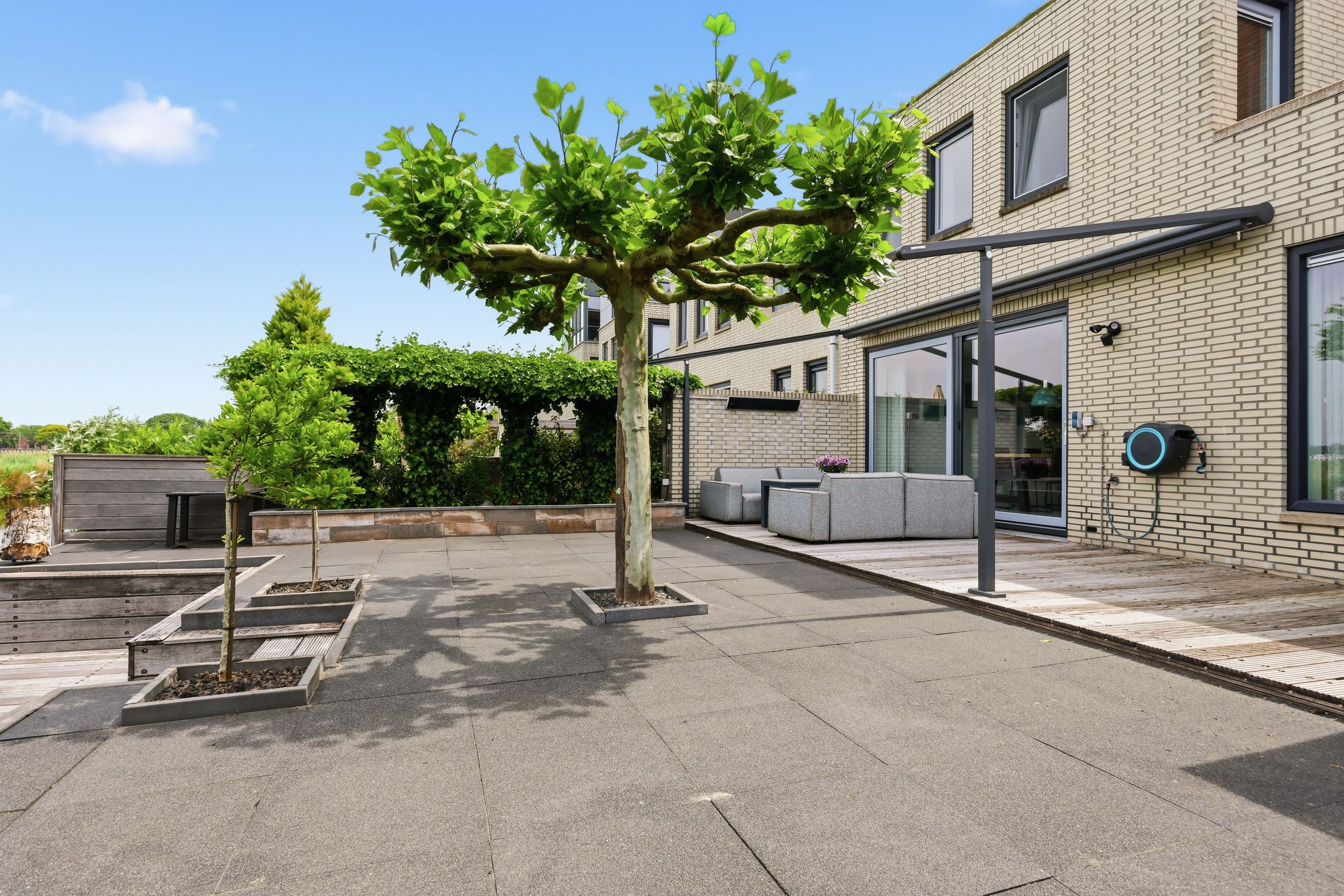 Luxurious Waterfront Semi-Detached Home with Panoramic Meadow Views — 15