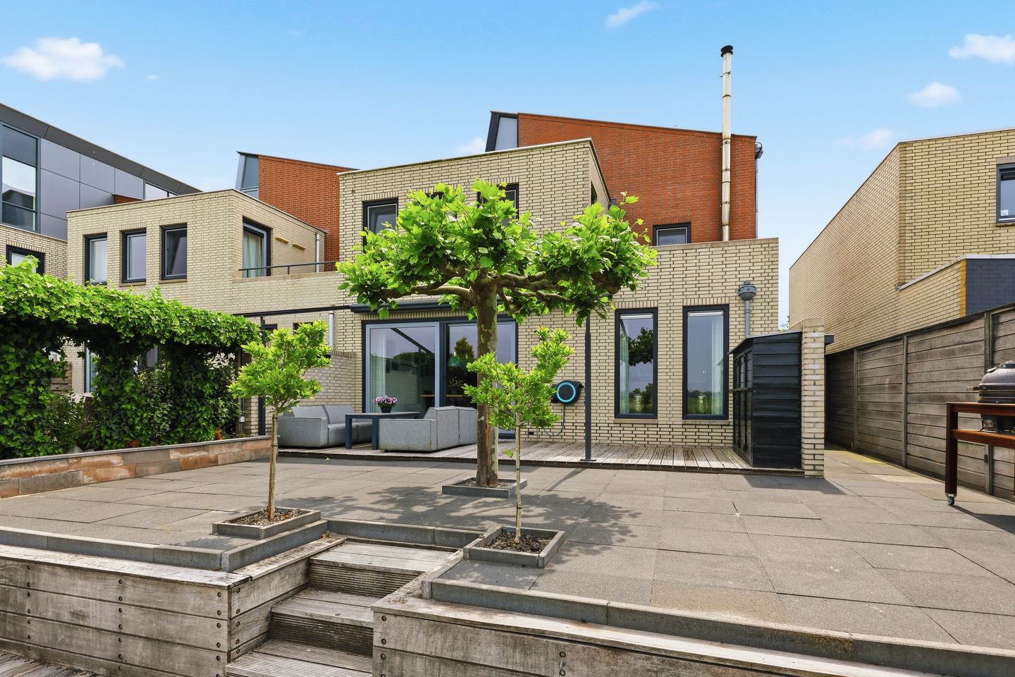 Luxurious Waterfront Semi-Detached Home with Panoramic Meadow Views — 20