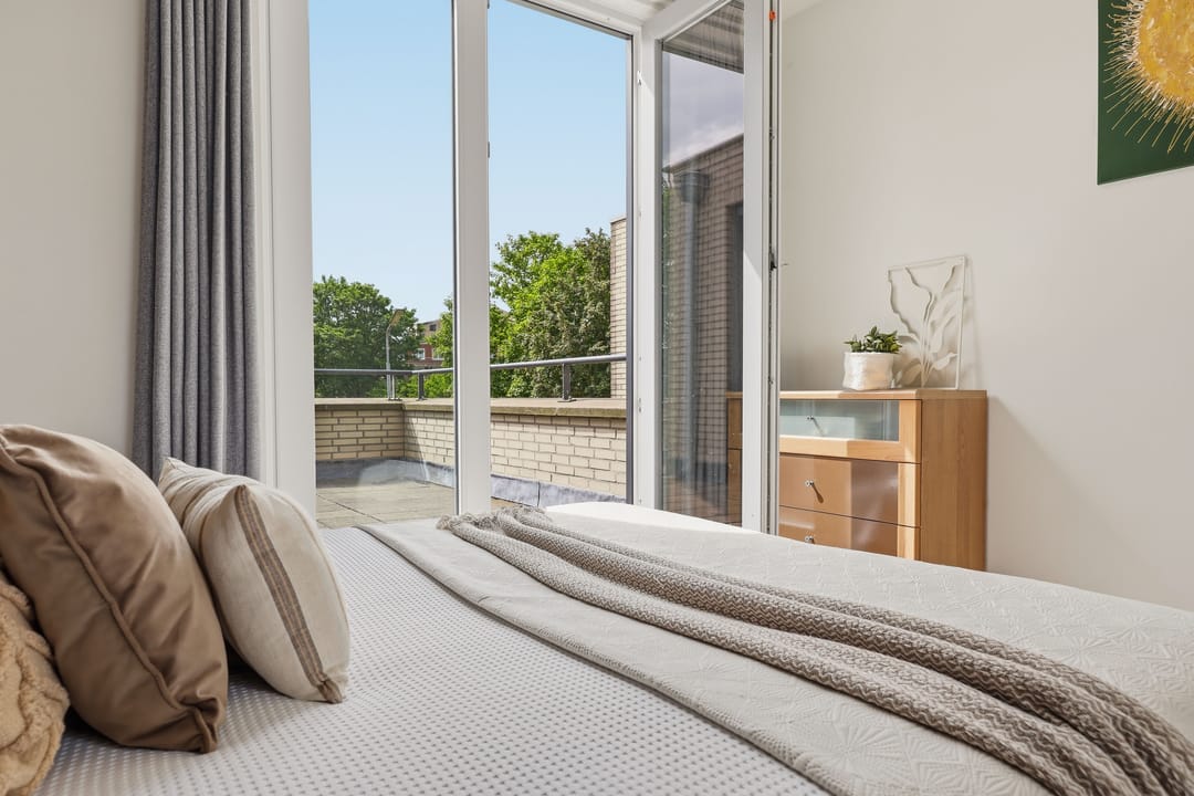 Luxurious Waterfront Semi-Detached Home with Panoramic Meadow Views — 31
