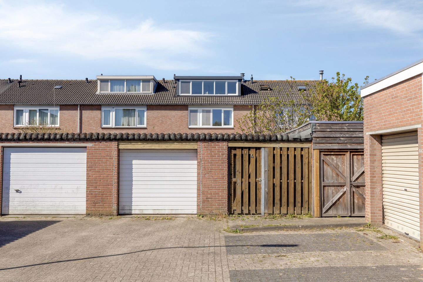 Photo 35 of Minister van Houtenstraat 4
