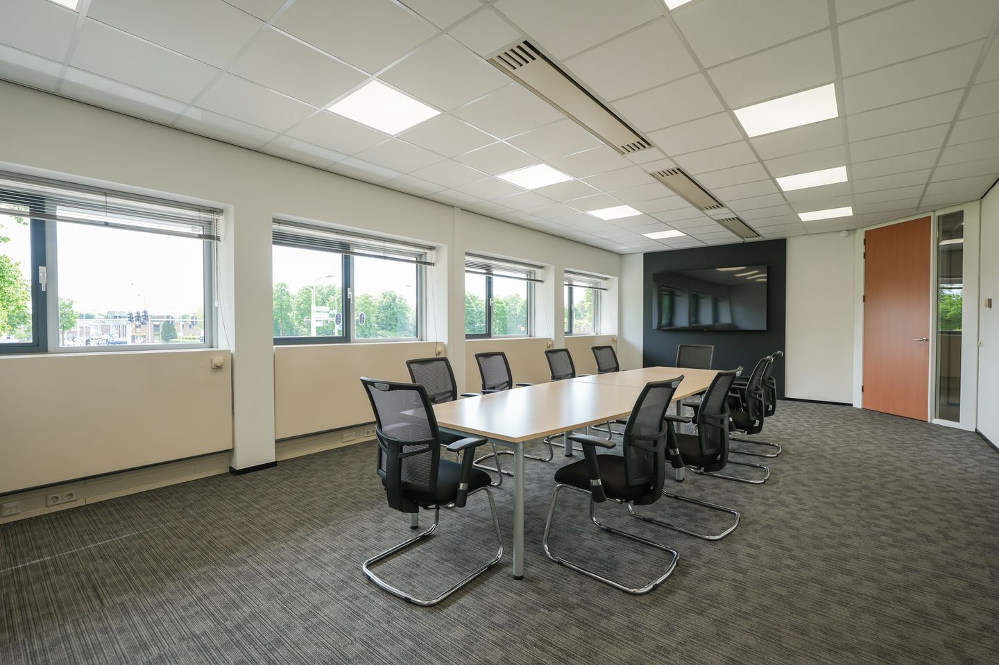 View photo 5 of Europaweg 160-D