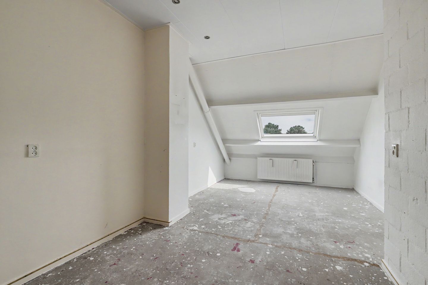 Spacious Corner Home with Four Bedrooms and Large Garden in 's-Gravenpolder — 34