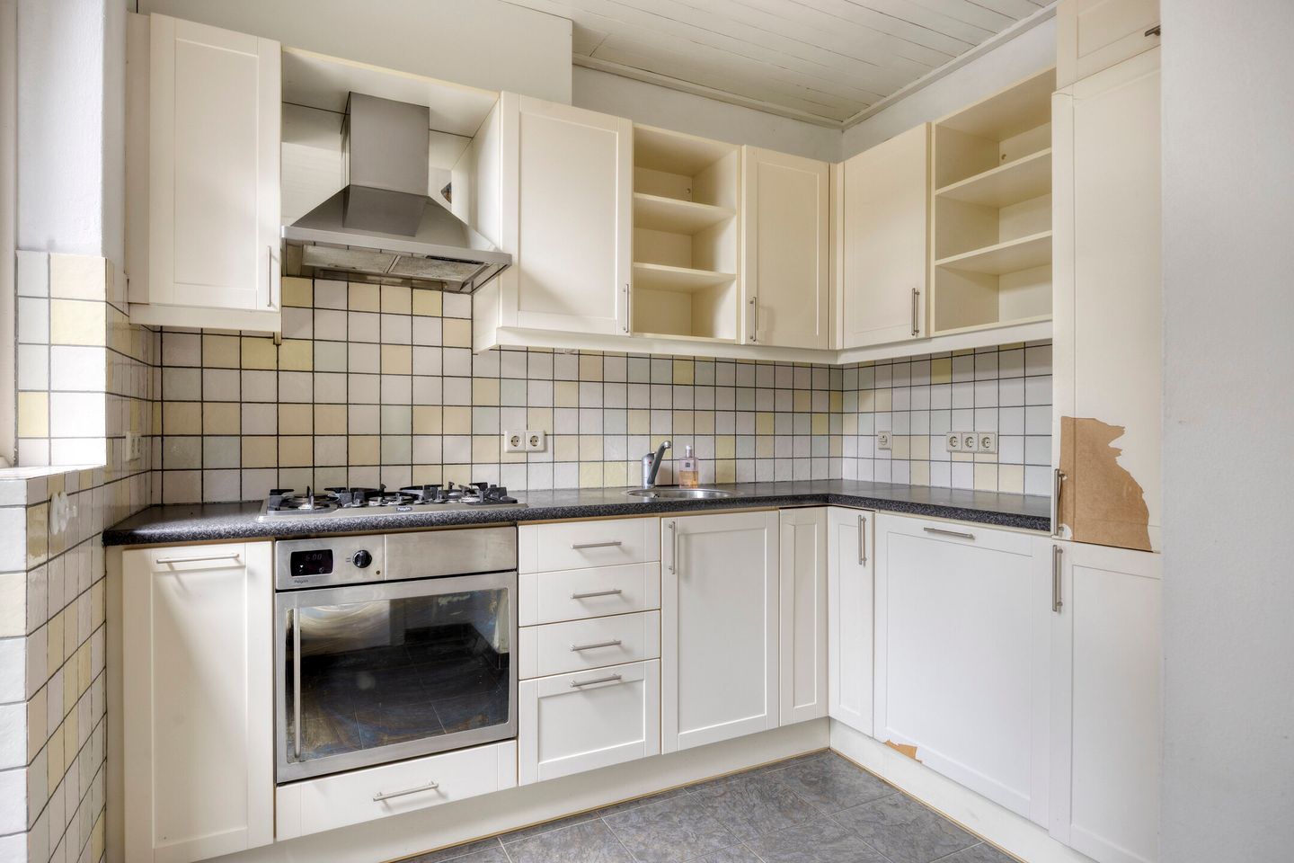 Spacious 1950s Maisonnette with Three Bedrooms in Eindhoven's Tuindorp — 14