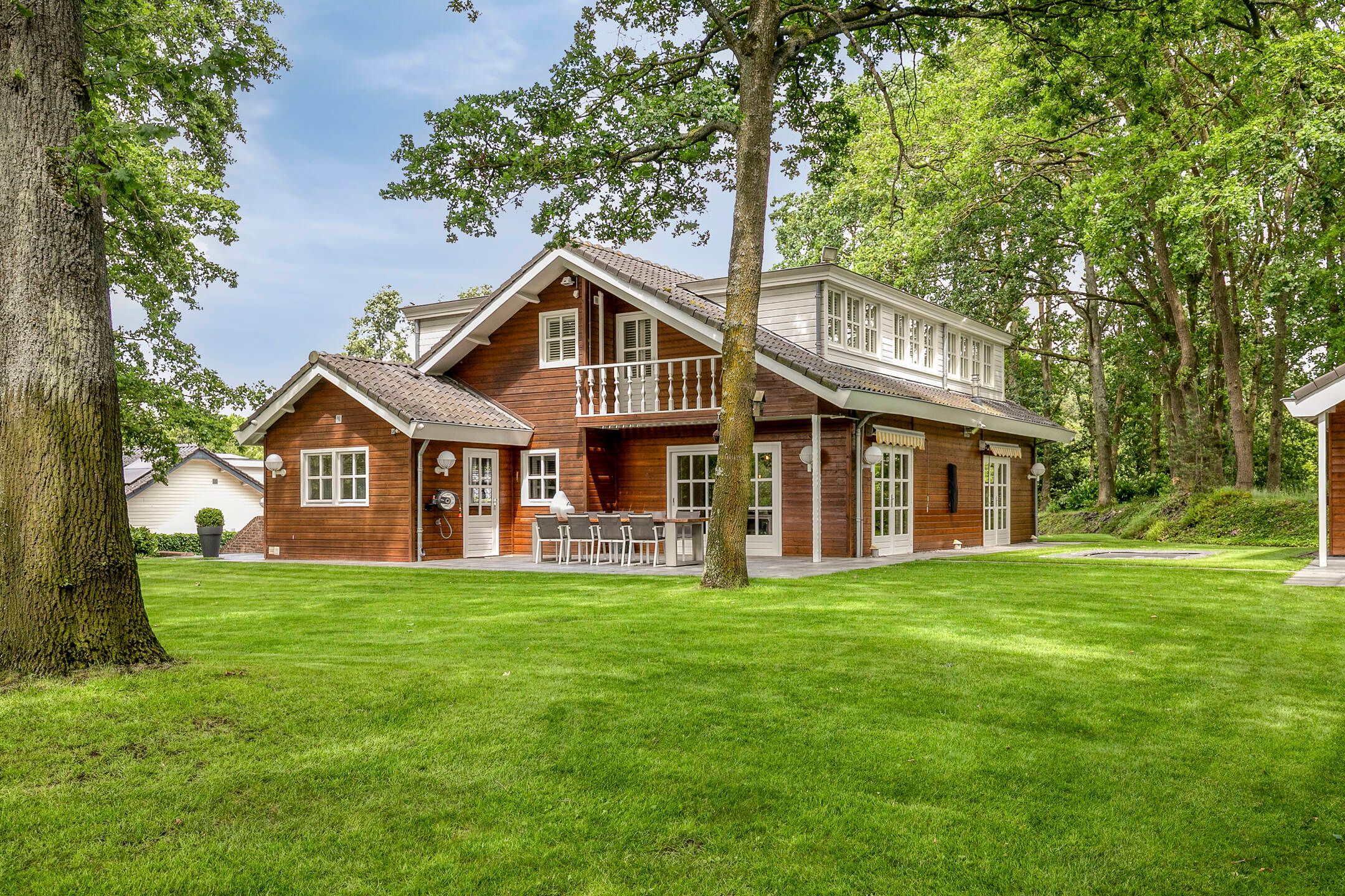 Exclusive Scandinavian Design Villa with Pool, Wellness and Guest House — 9