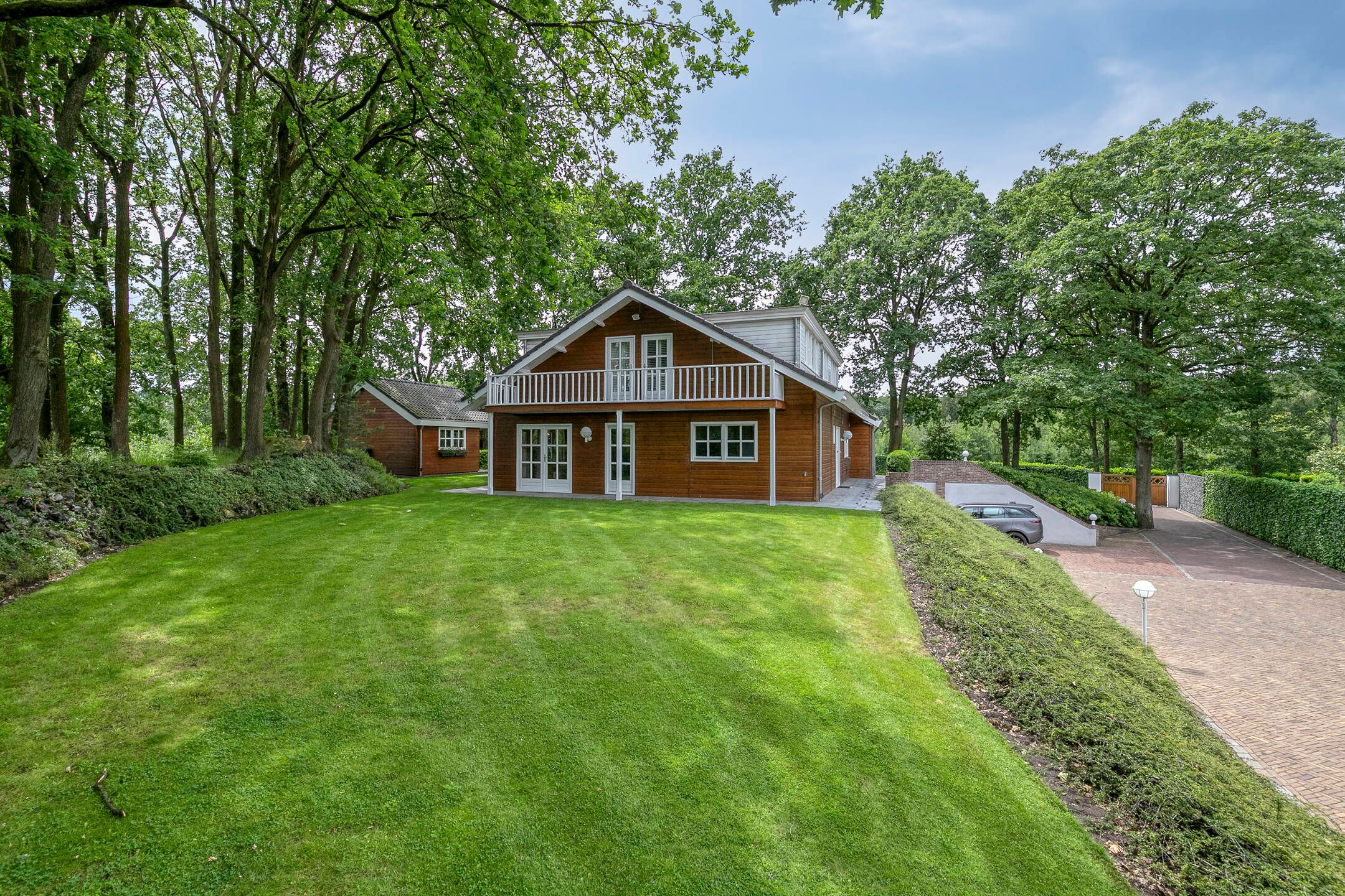Exclusive Scandinavian Design Villa with Pool, Wellness and Guest House — 75