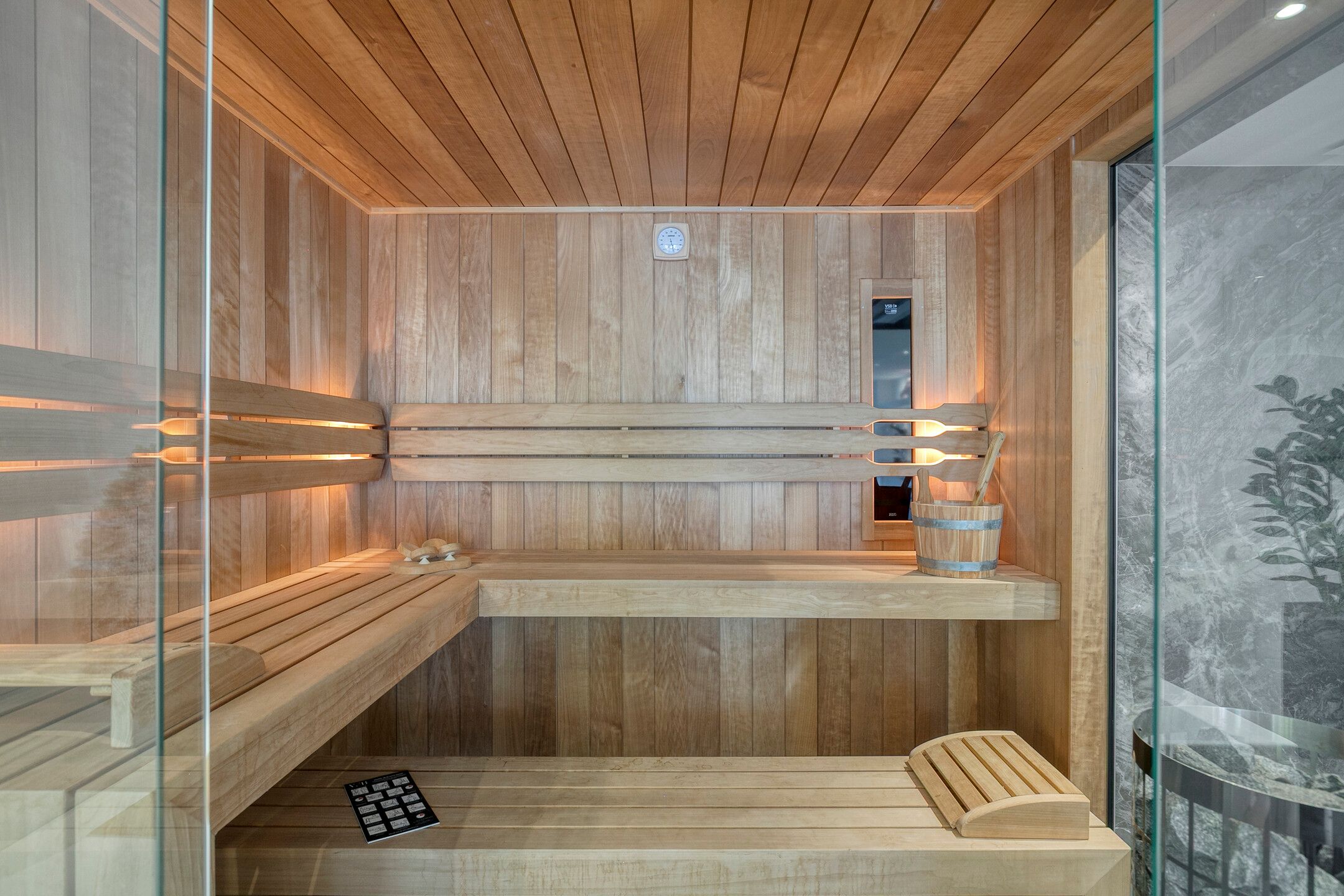 Exclusive Scandinavian Design Villa with Pool, Wellness and Guest House — 54