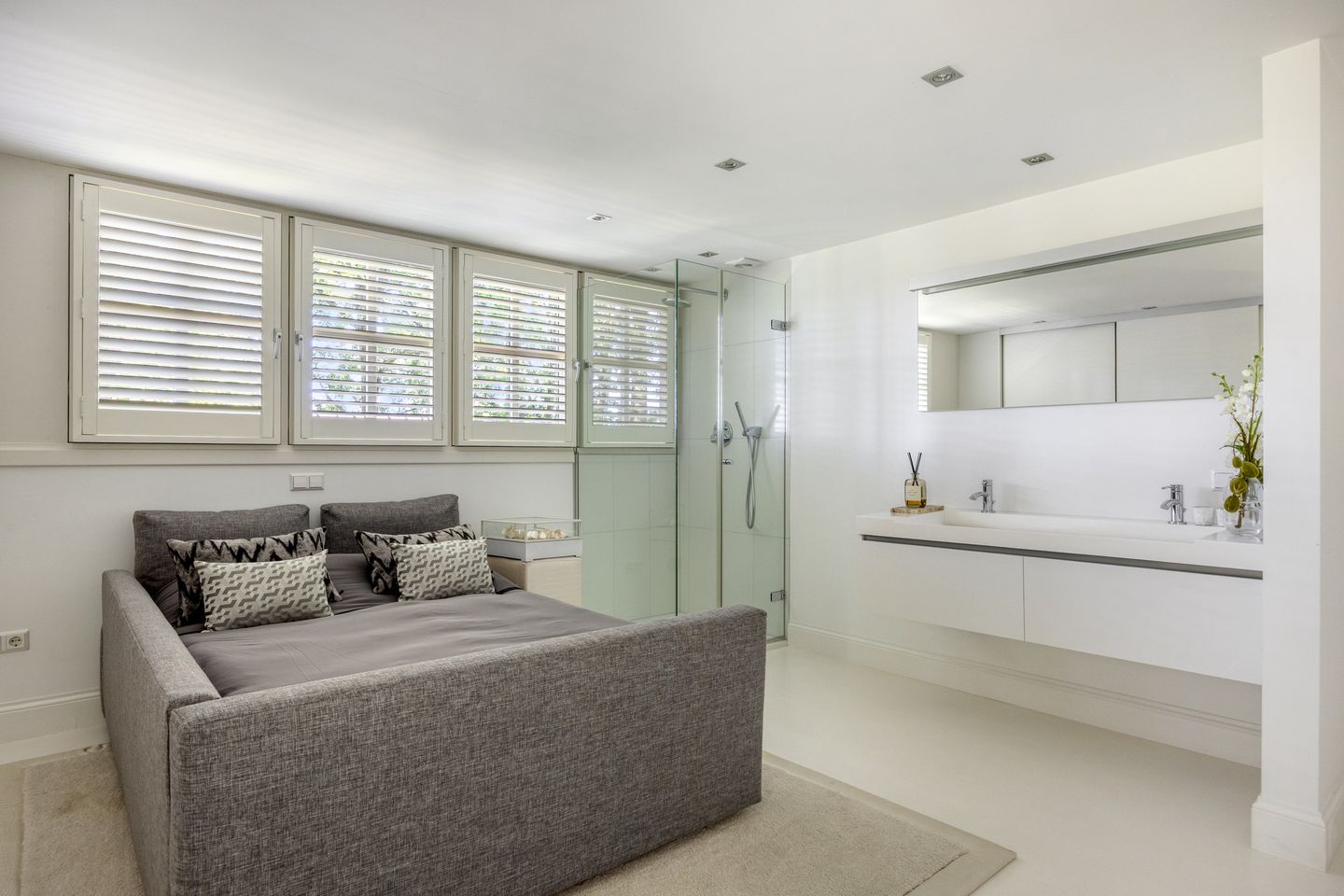Exclusive Scandinavian Design Villa with Pool, Wellness and Guest House — 40