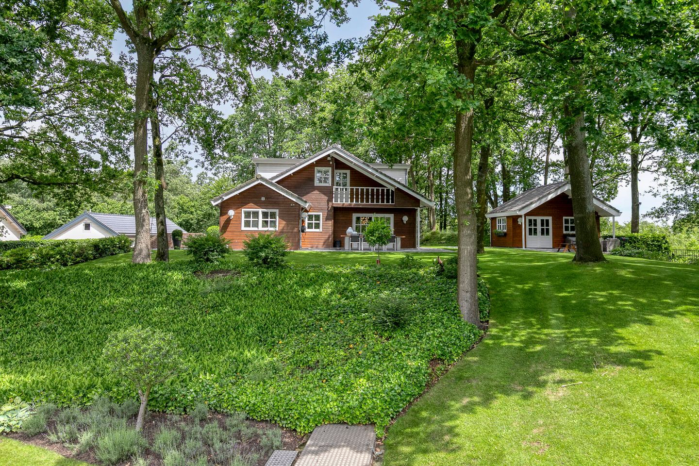 Exclusive Scandinavian Design Villa with Pool, Wellness and Guest House — 10