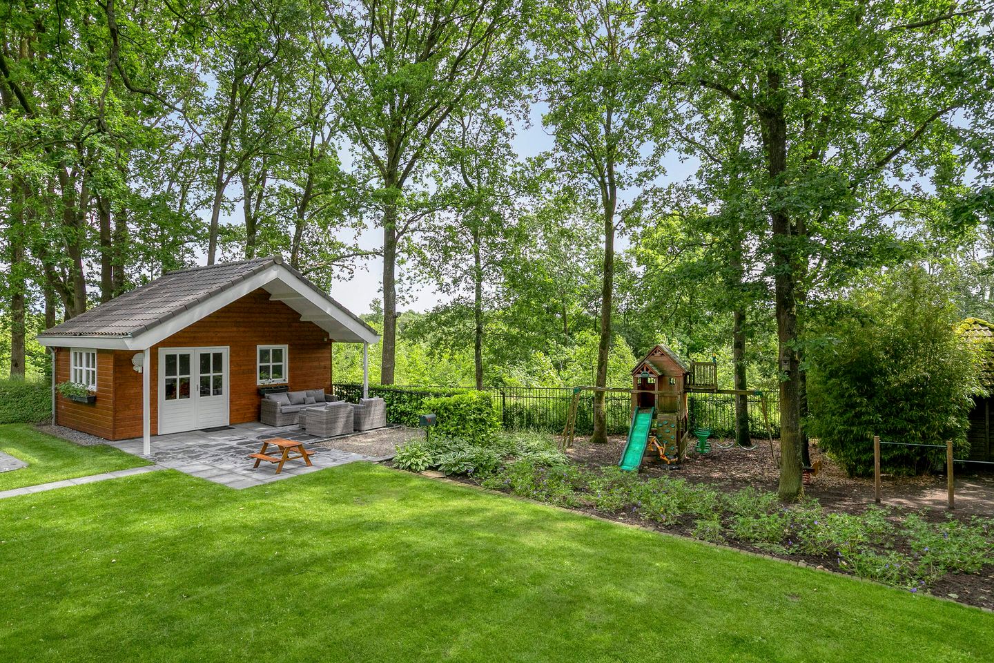 Exclusive Scandinavian Design Villa with Pool, Wellness and Guest House — 74
