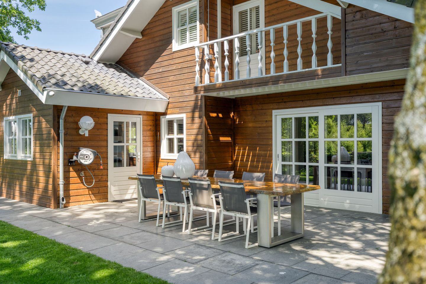 Exclusive Scandinavian Design Villa with Pool, Wellness and Guest House — 64