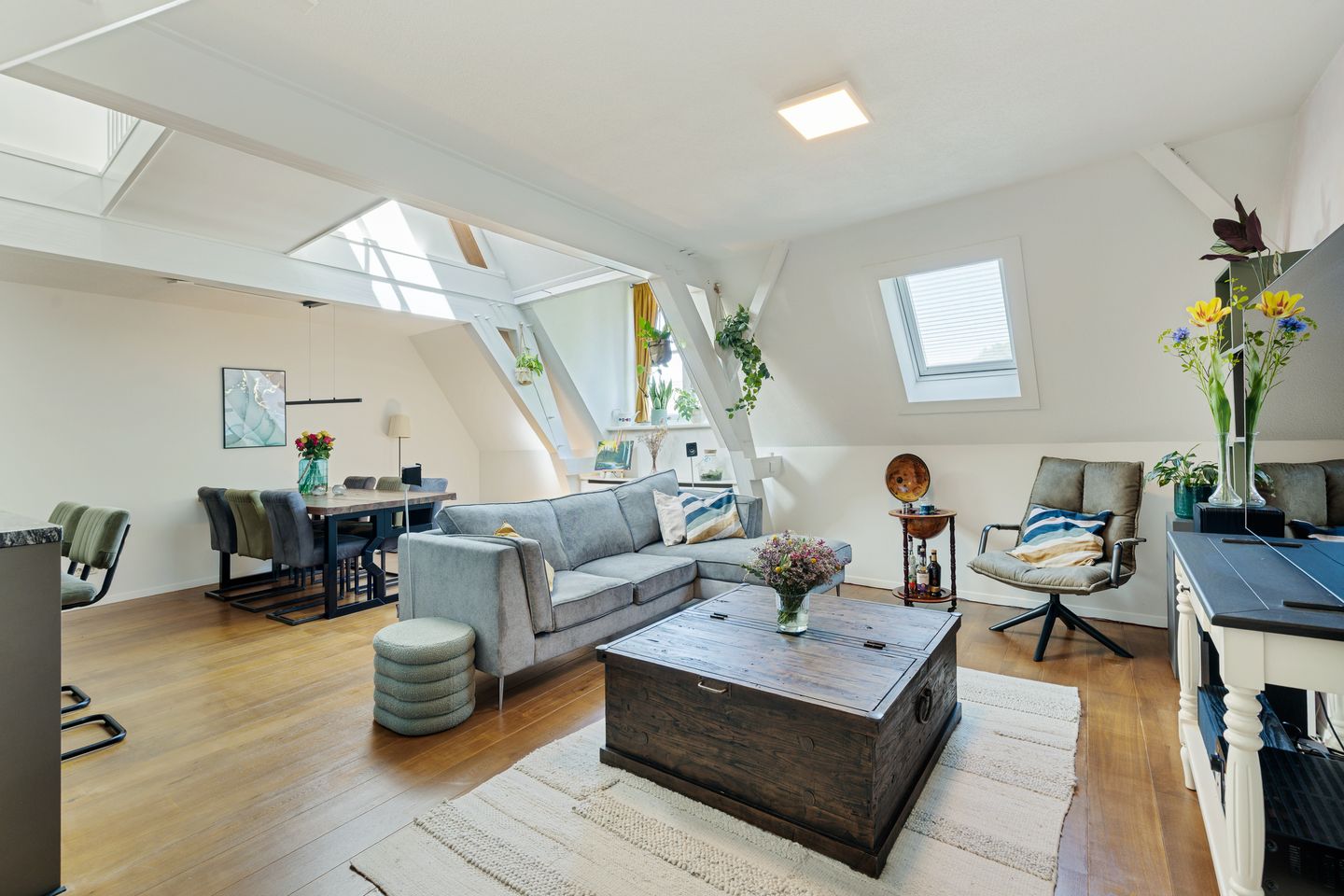 Unique Loft Apartment with Spacious Rooftop Terrace in Monumental Canal Building — 10