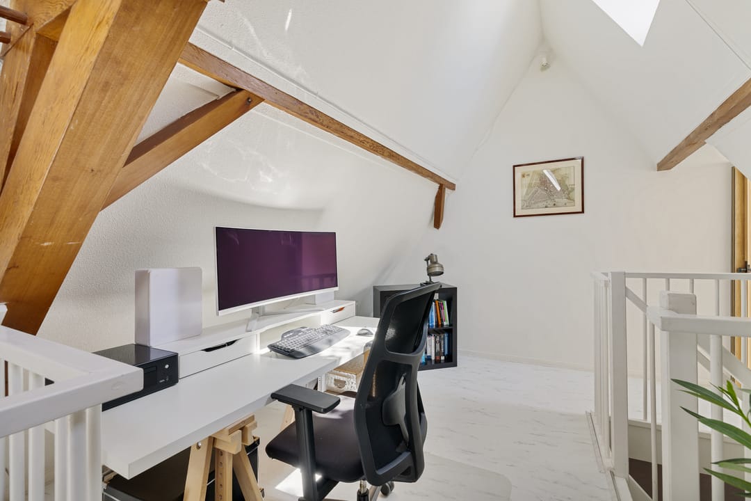 Unique Loft Apartment with Spacious Rooftop Terrace in Monumental Canal Building — 32