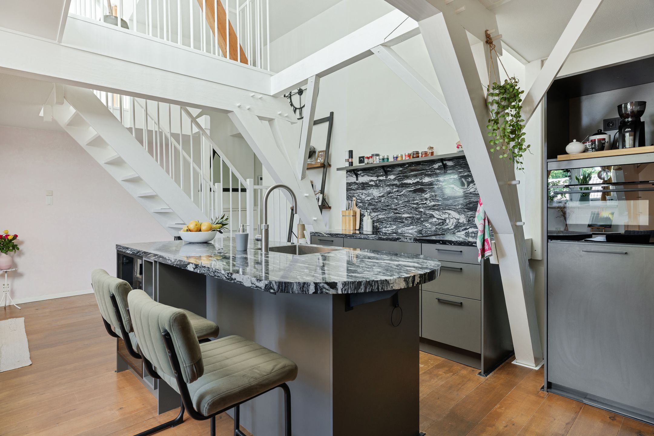 Unique Loft Apartment with Spacious Rooftop Terrace in Monumental Canal Building — 18