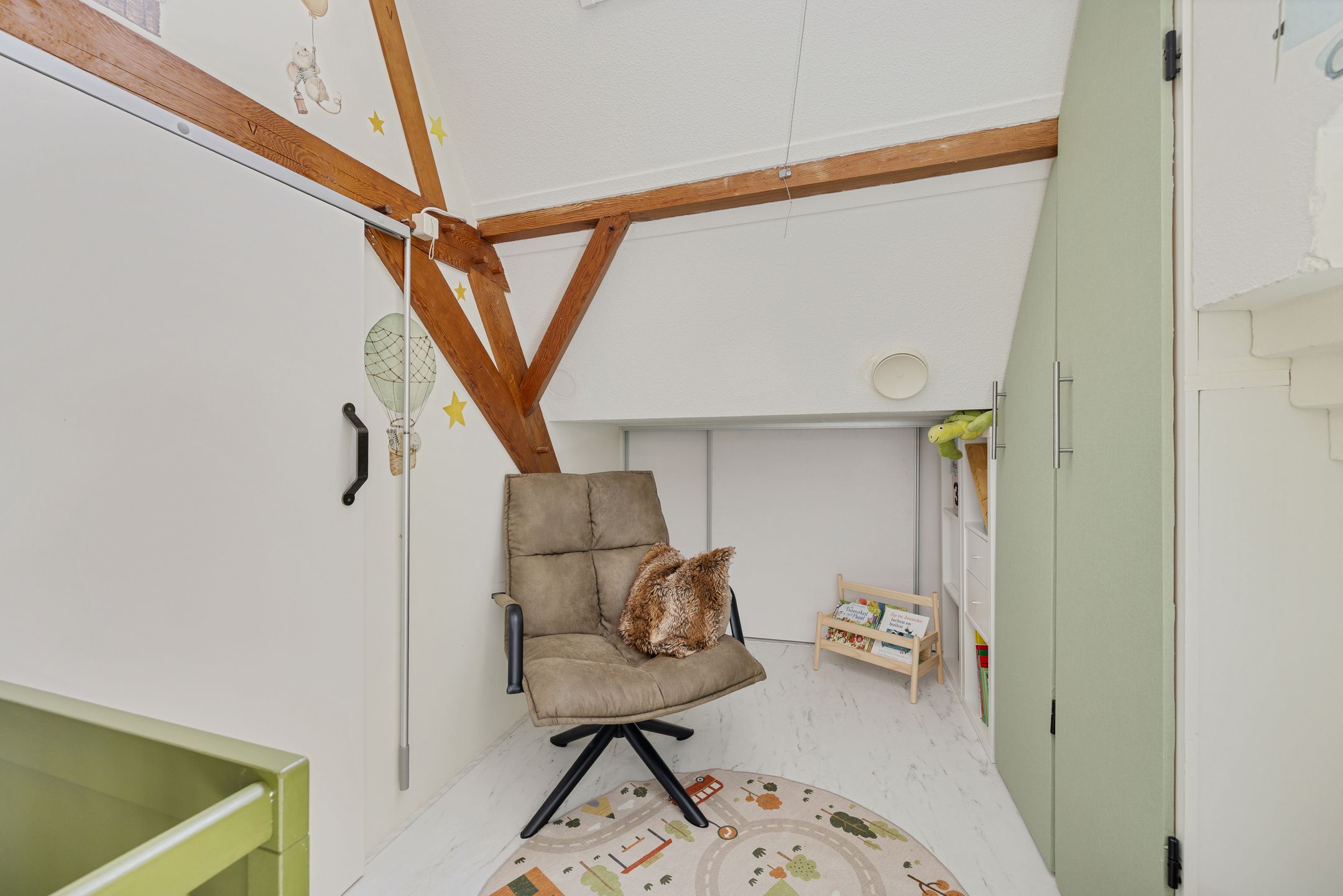 Unique Loft Apartment with Spacious Rooftop Terrace in Monumental Canal Building — 36