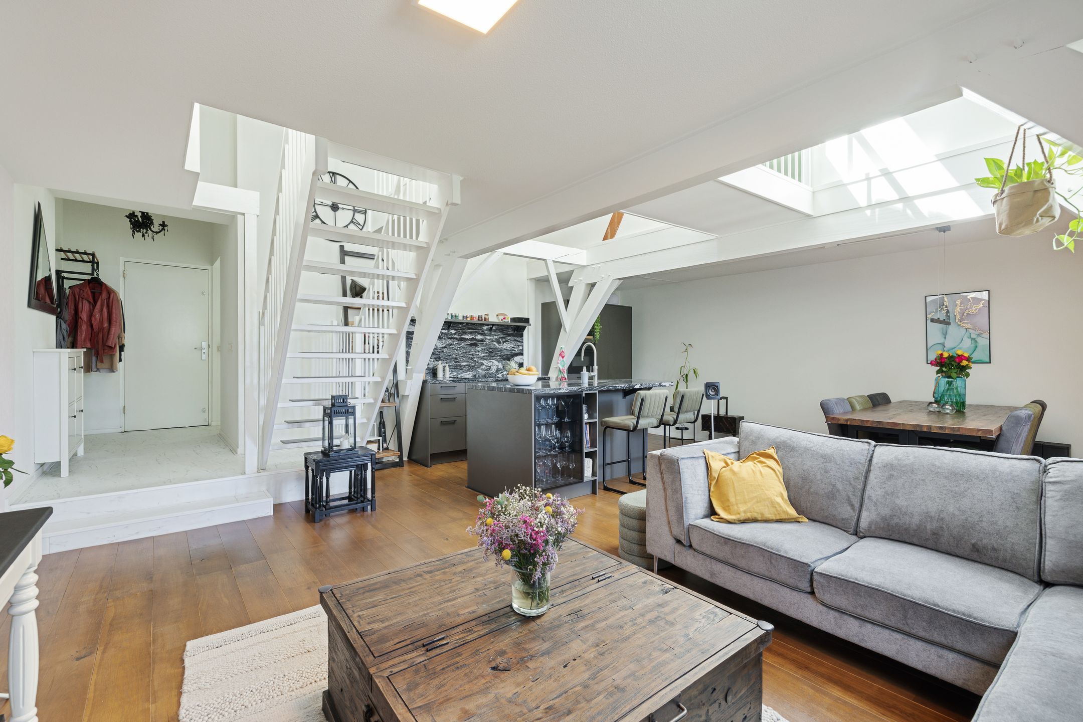 Unique Loft Apartment with Spacious Rooftop Terrace in Monumental Canal Building — 15