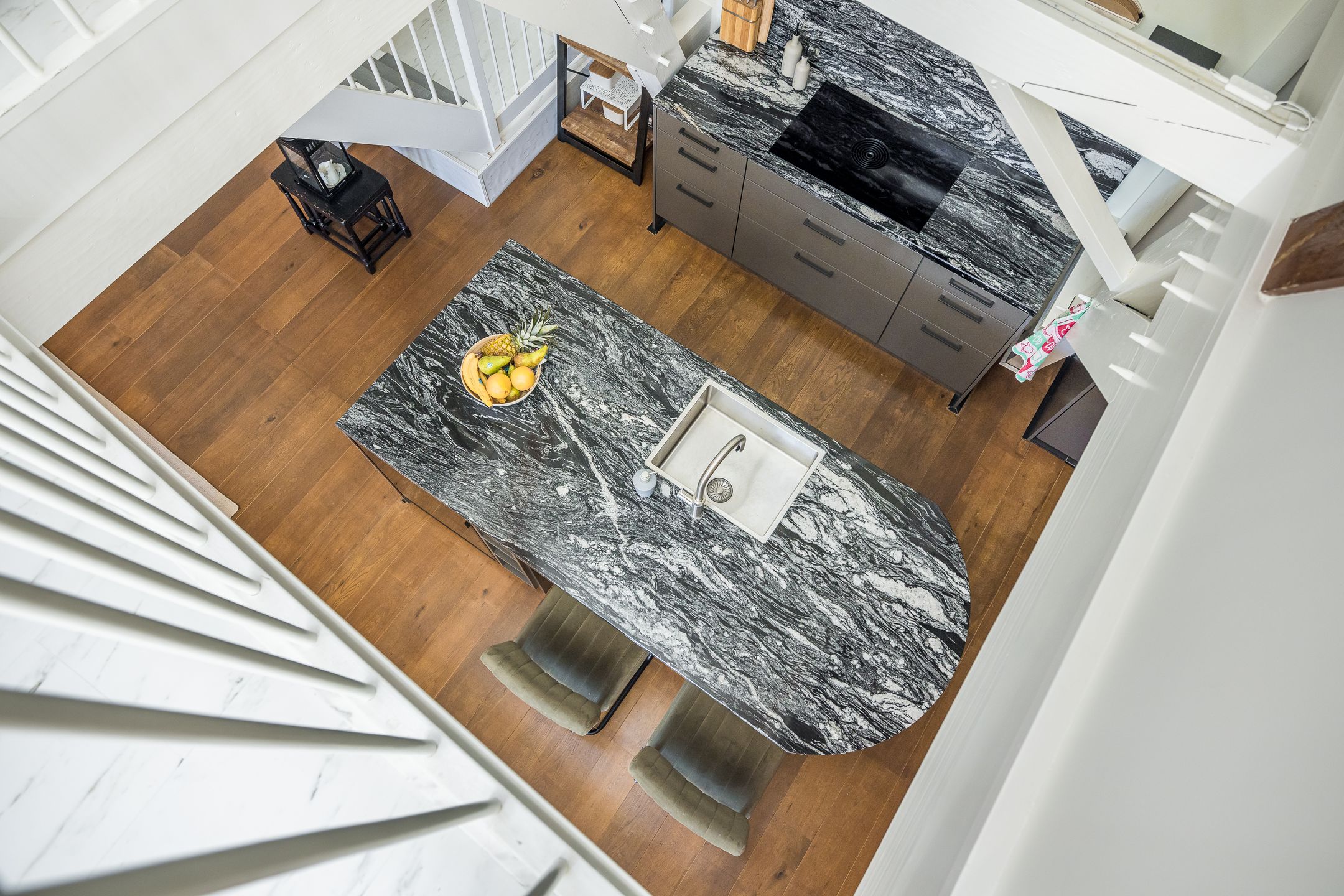 Unique Loft Apartment with Spacious Rooftop Terrace in Monumental Canal Building — 33