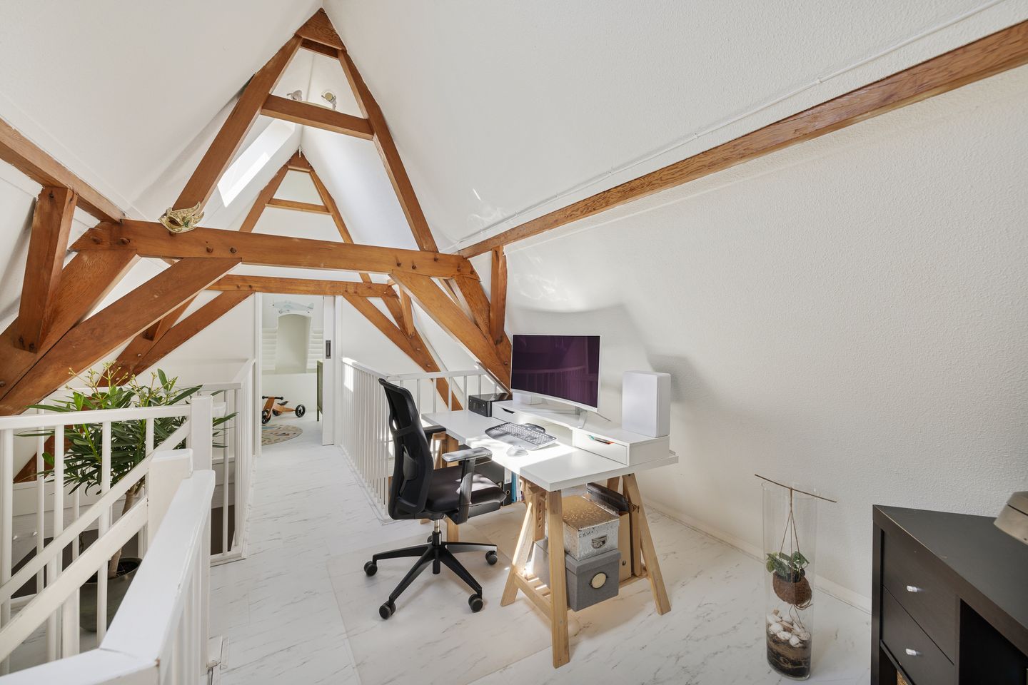 Unique Loft Apartment with Spacious Rooftop Terrace in Monumental Canal Building — 34
