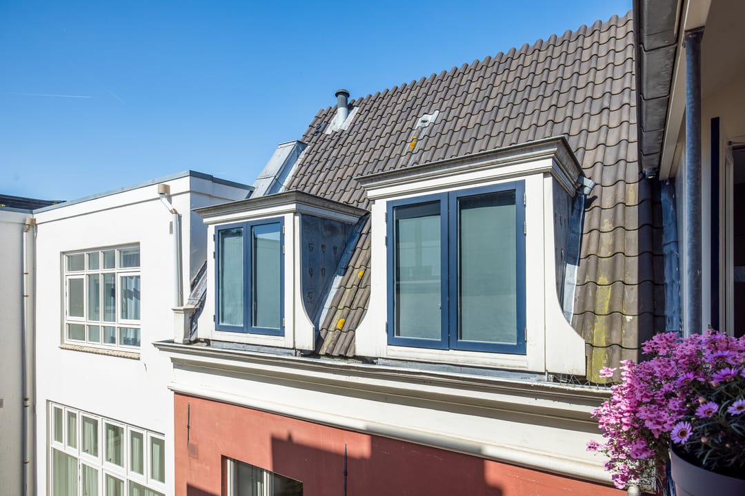 Unique Loft Apartment with Spacious Rooftop Terrace in Monumental Canal Building — 7