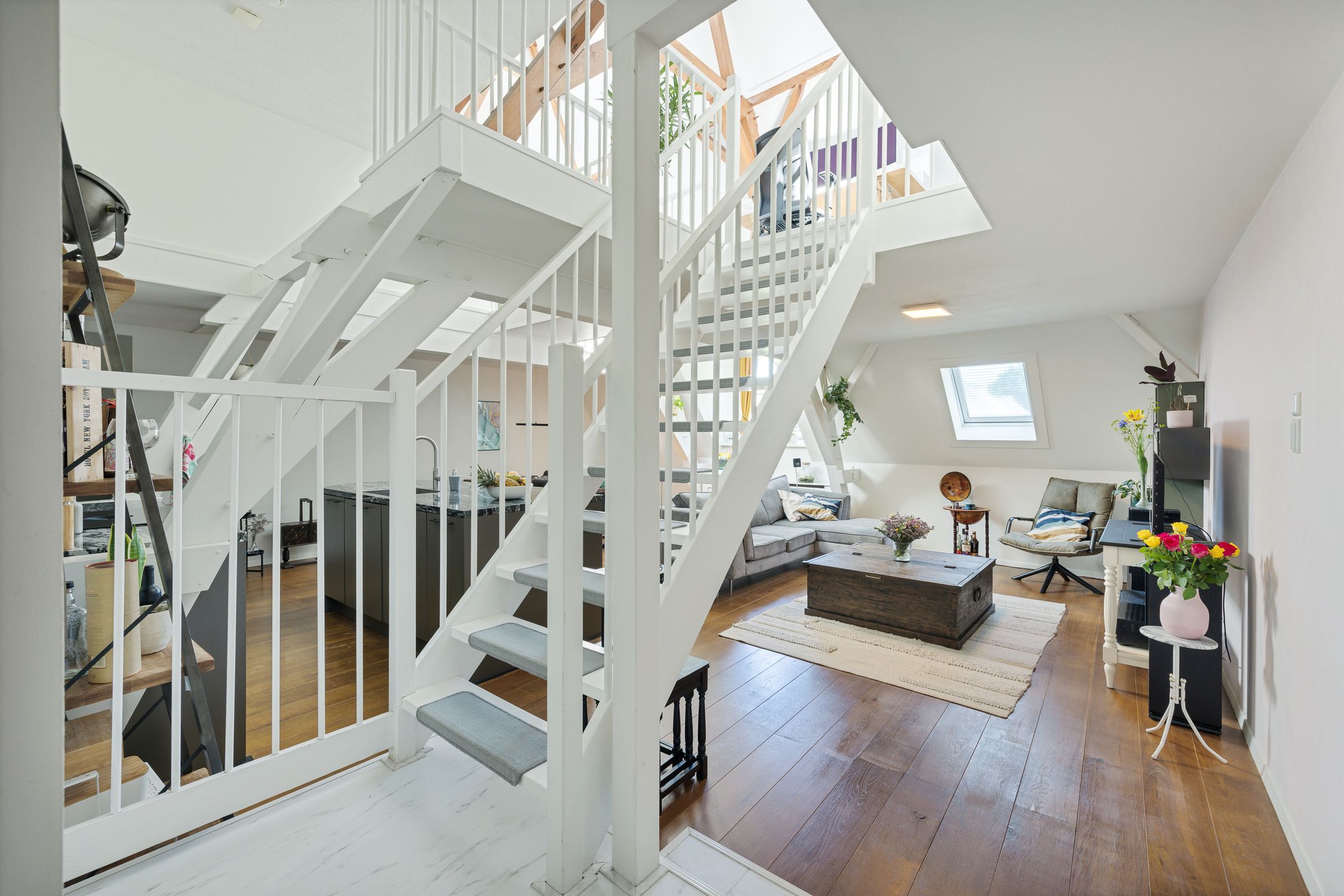 Unique Loft Apartment with Spacious Rooftop Terrace in Monumental Canal Building — 9