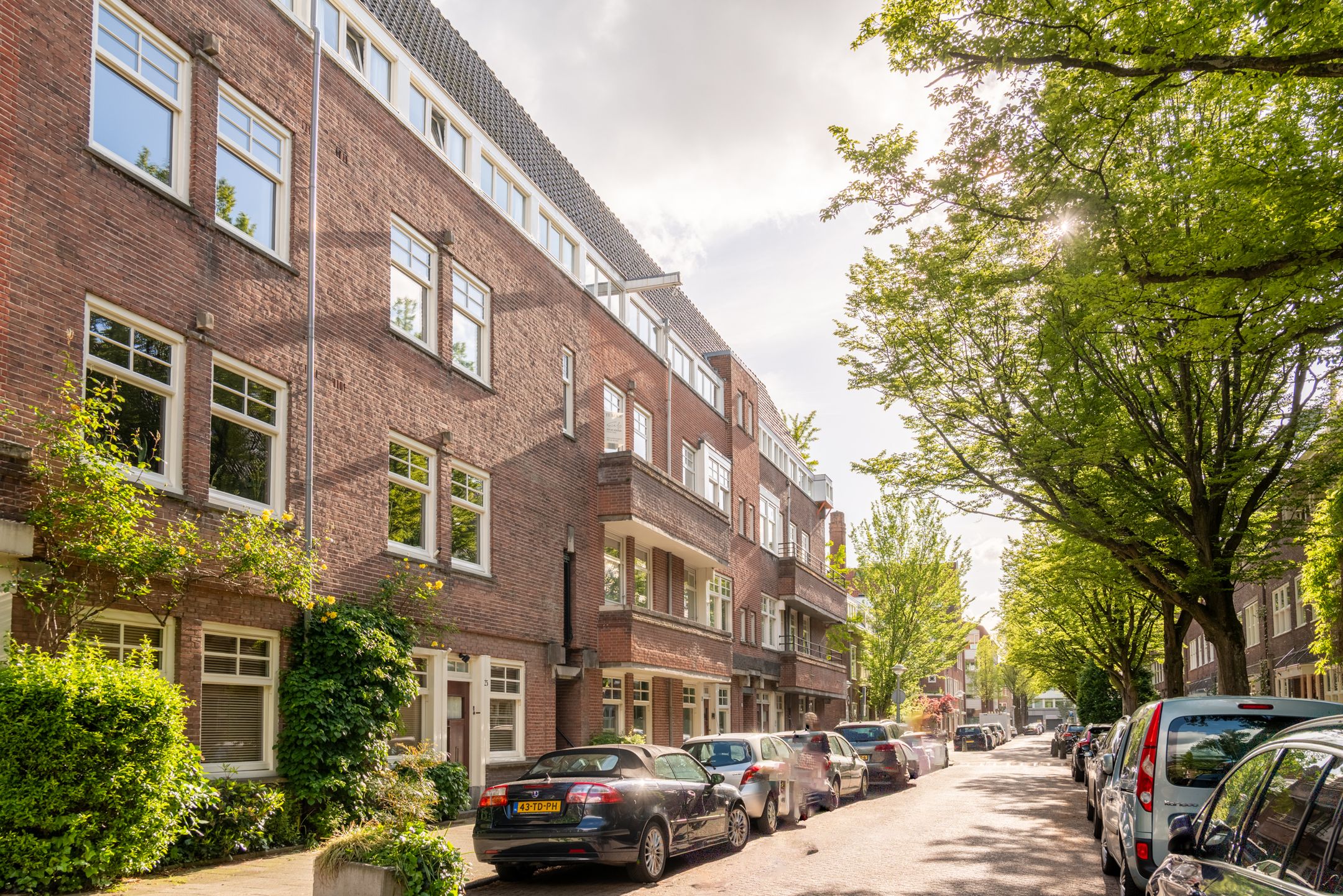 Spacious Triple Upper House in Prime Amsterdam Oud-Zuid Location — 45