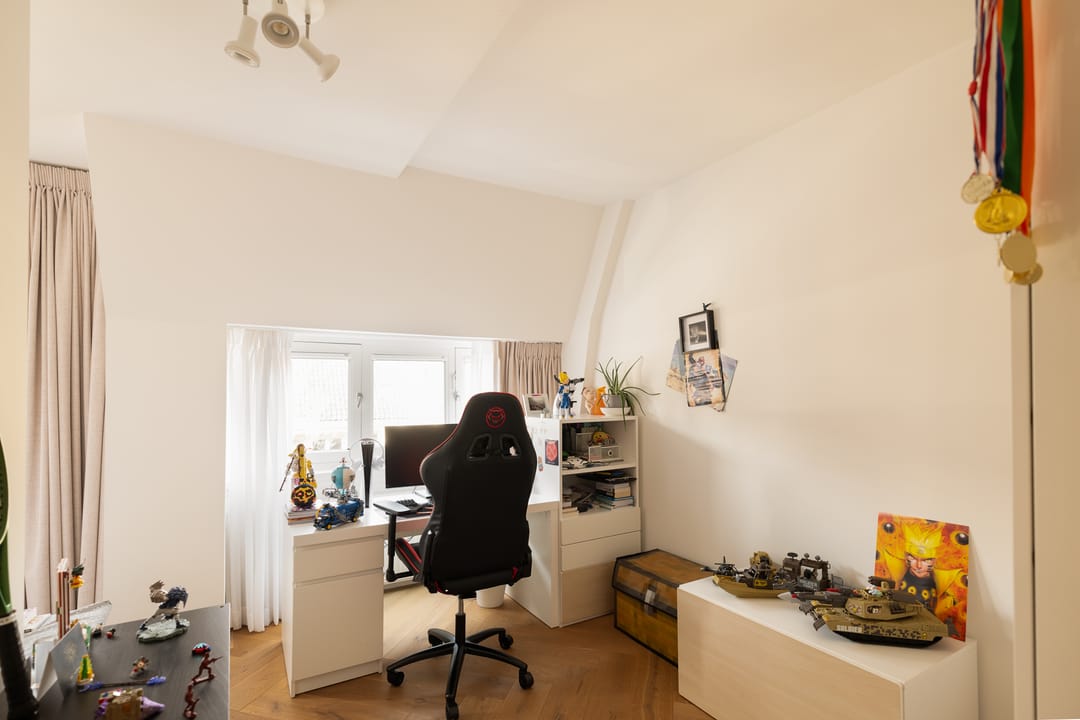 Spacious Triple Upper House in Prime Amsterdam Oud-Zuid Location — 32