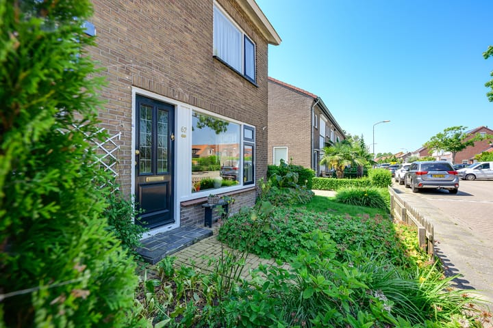 Twee-onder-één-kap te koop: Emmastraat 62, Den Bommel