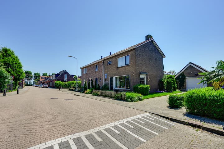 Twee-onder-één-kap te koop: Emmastraat 62, Den Bommel