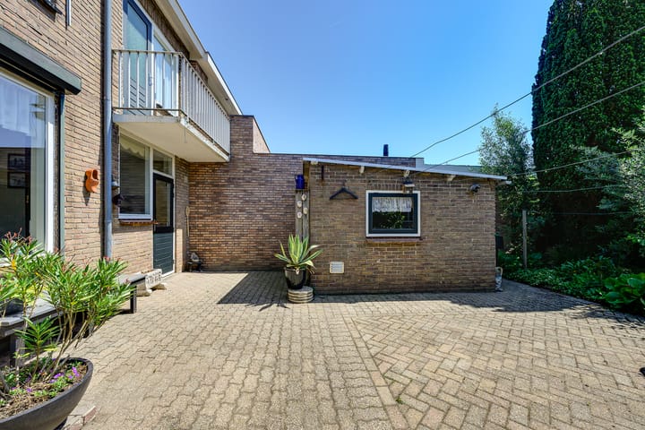 Twee-onder-één-kap te koop: Emmastraat 62, Den Bommel