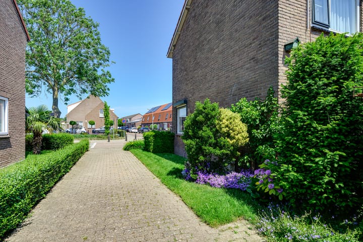 Twee-onder-één-kap te koop: Emmastraat 62, Den Bommel