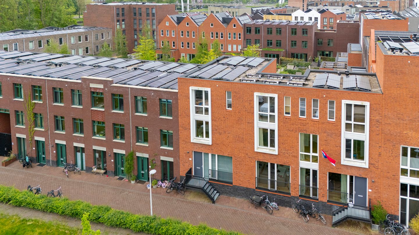 Energy-Efficient Townhouse with Private Parking in Green Leeuwesteyn — 35