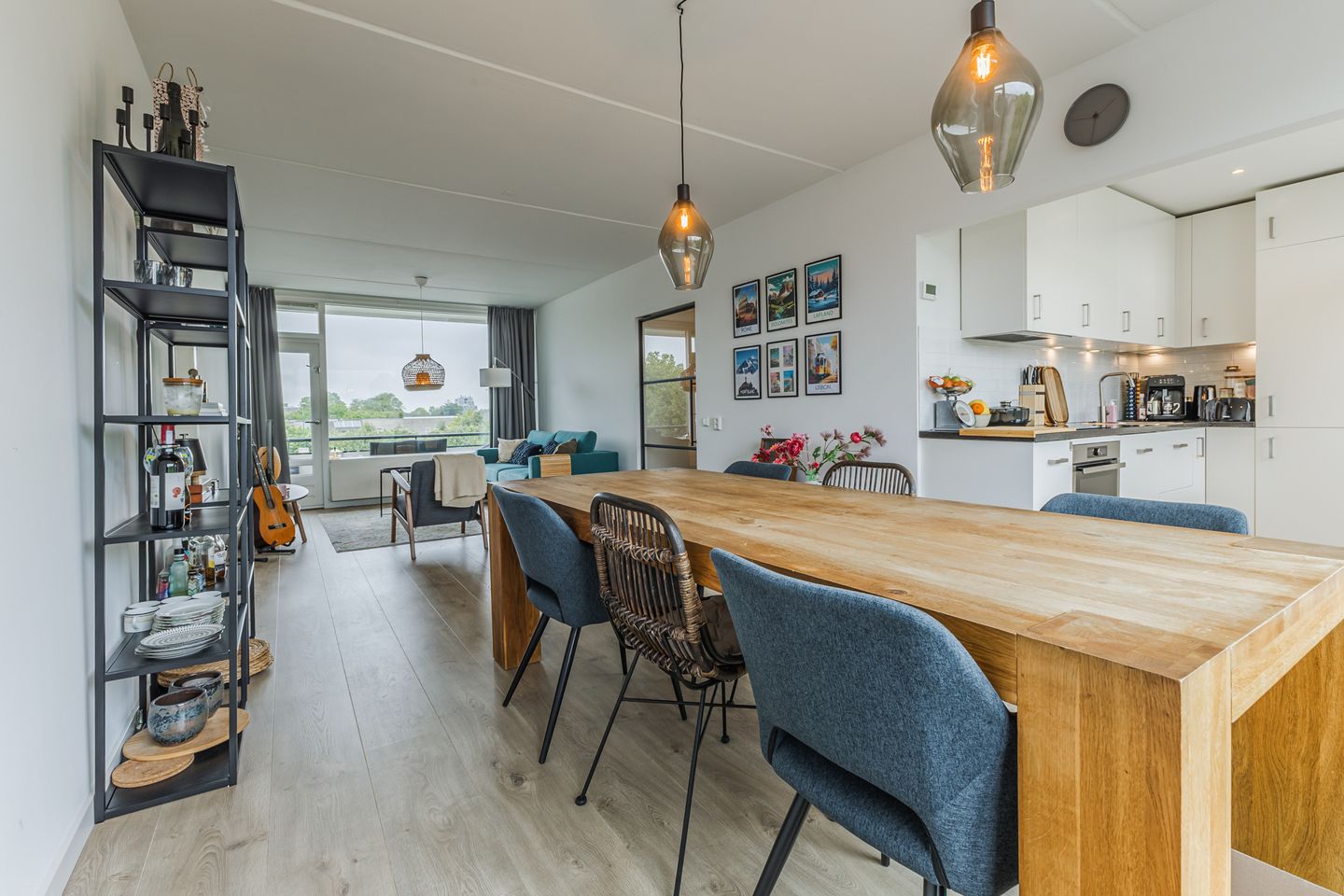 Spacious Top Floor Apartment with Three Balconies and Green Views — 20