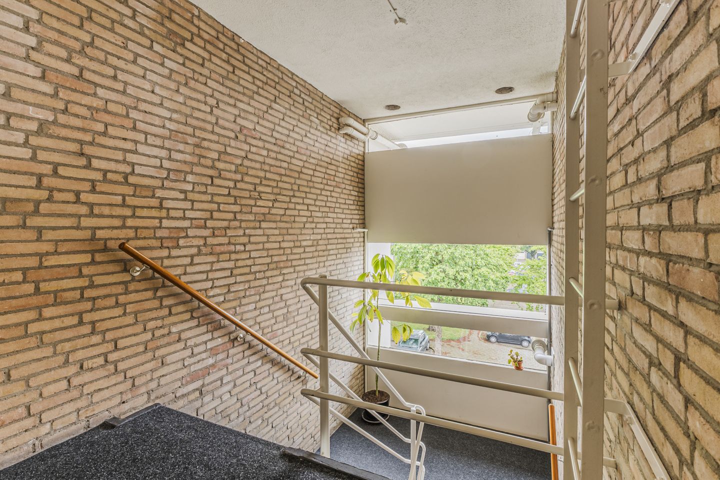 Spacious Top Floor Apartment with Three Balconies and Green Views — 10