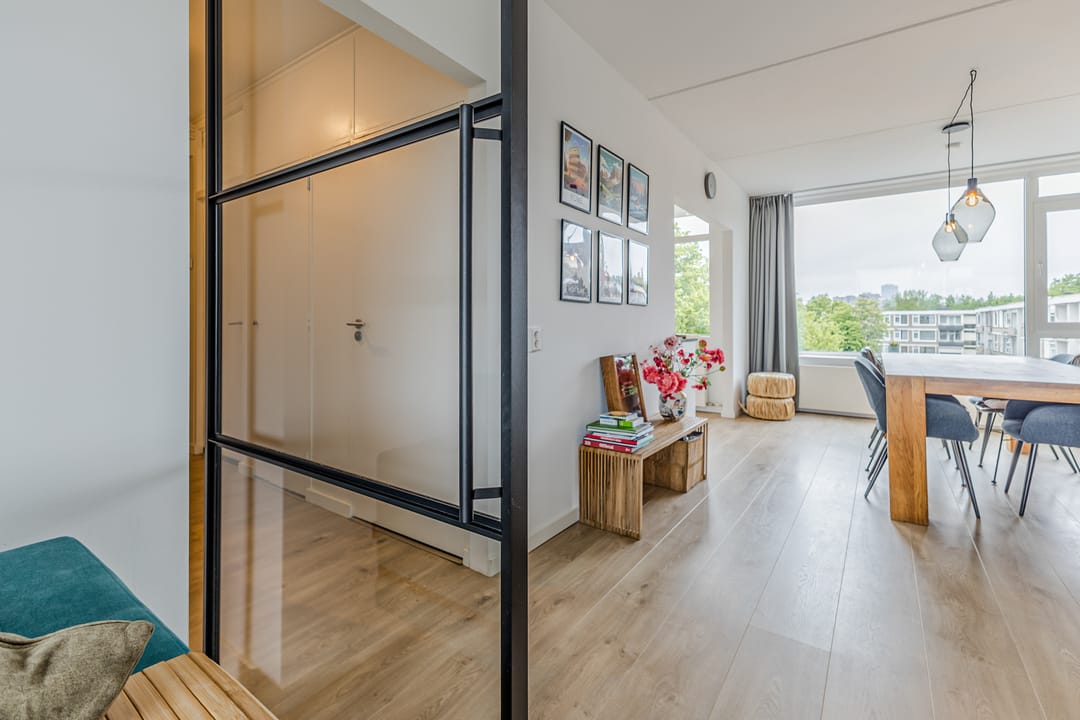 Spacious Top Floor Apartment with Three Balconies and Green Views — 16