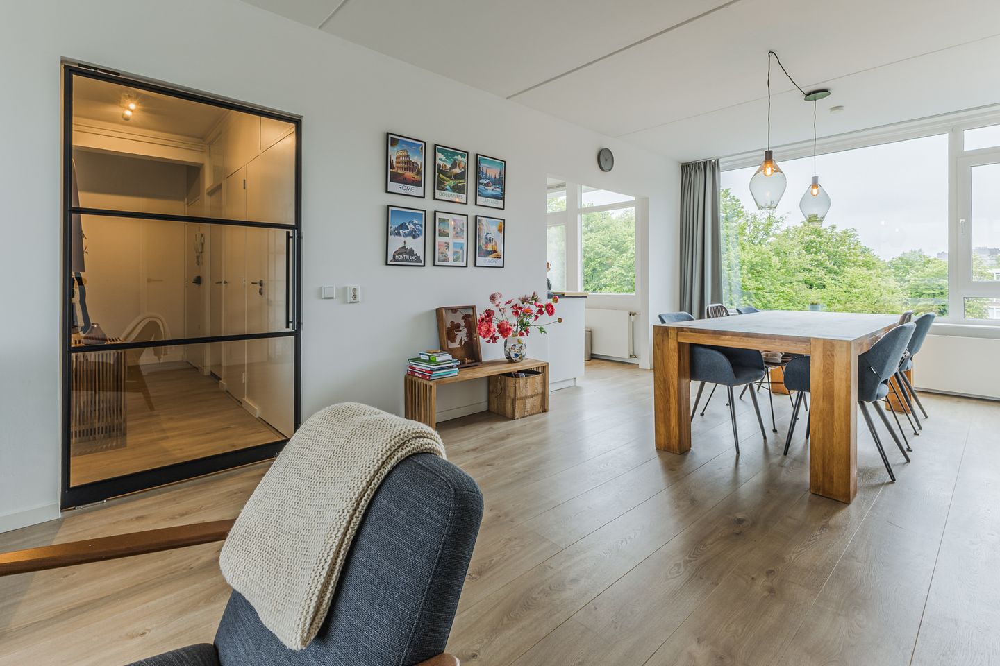Spacious Top Floor Apartment with Three Balconies and Green Views — 19