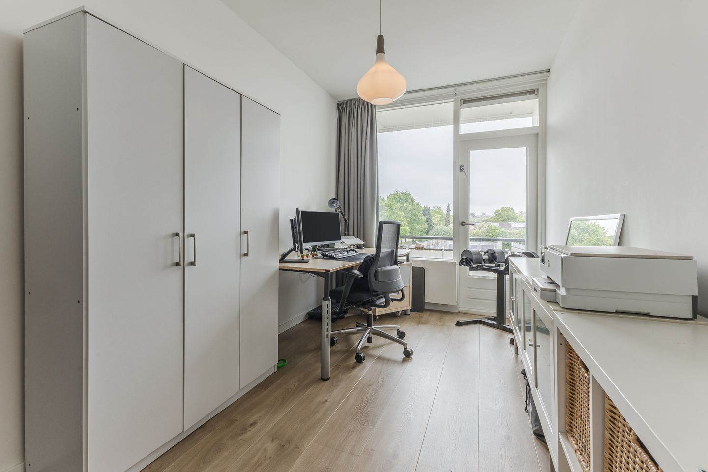 Spacious Top Floor Apartment with Three Balconies and Green Views — 29
