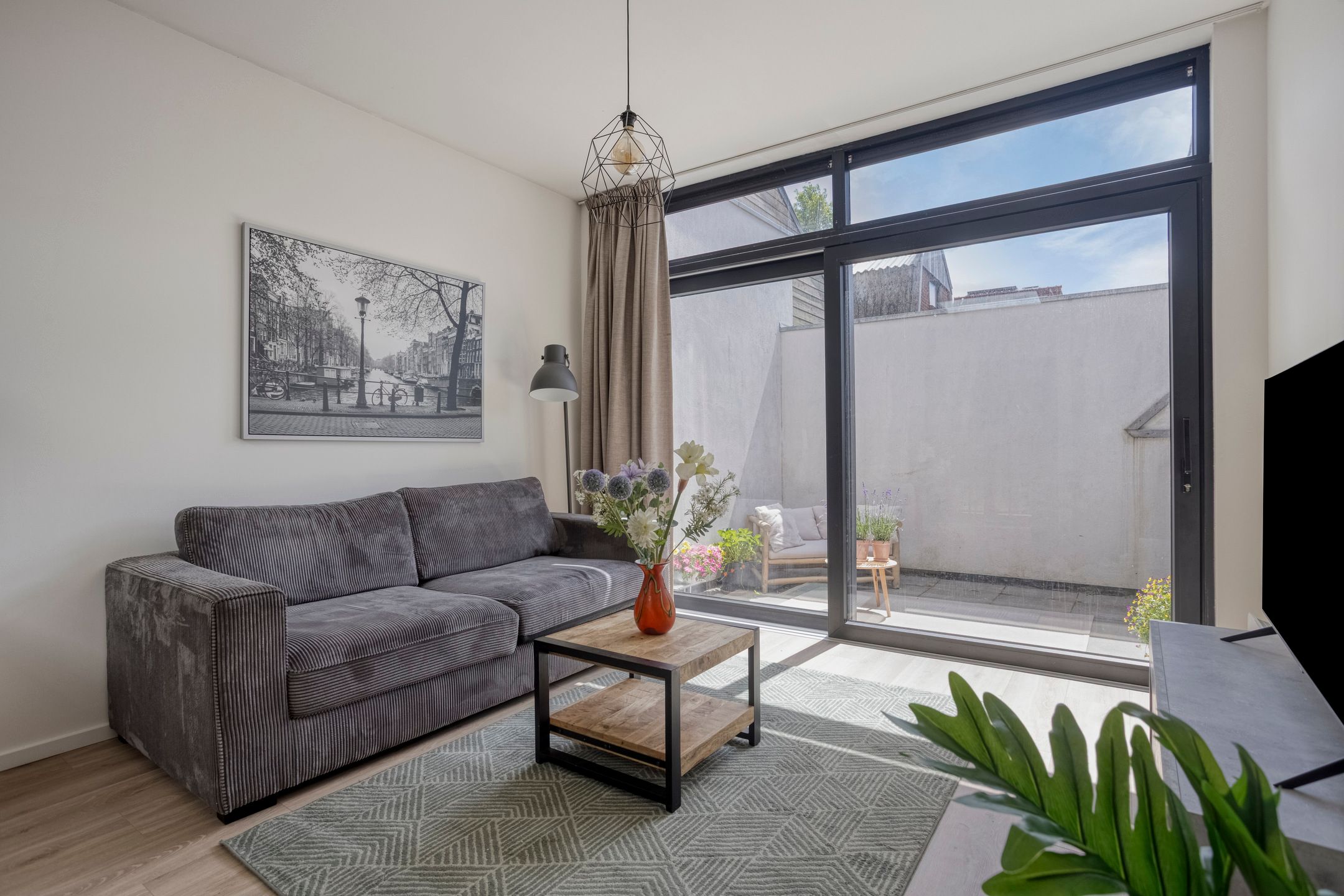 Corner Starter Apartment with South-Facing Garden Near Haarlem Center — 9