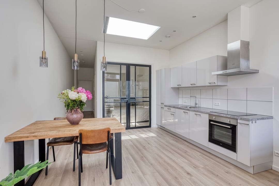 Corner Starter Apartment with South-Facing Garden Near Haarlem Center — 11