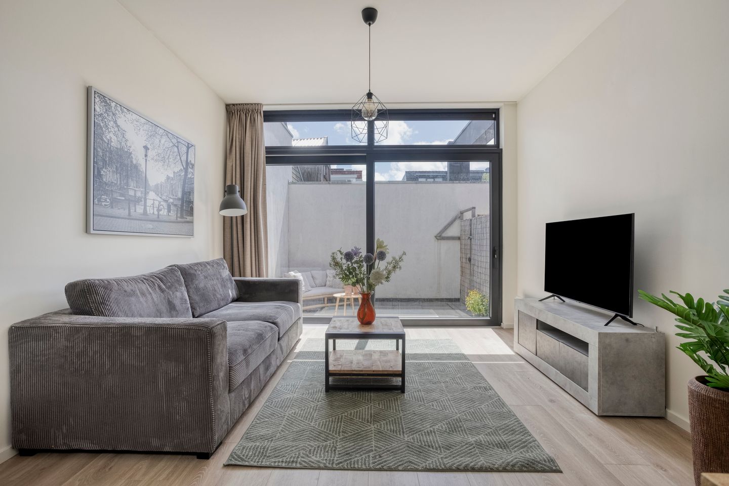 Corner Starter Apartment with South-Facing Garden Near Haarlem Center — 10