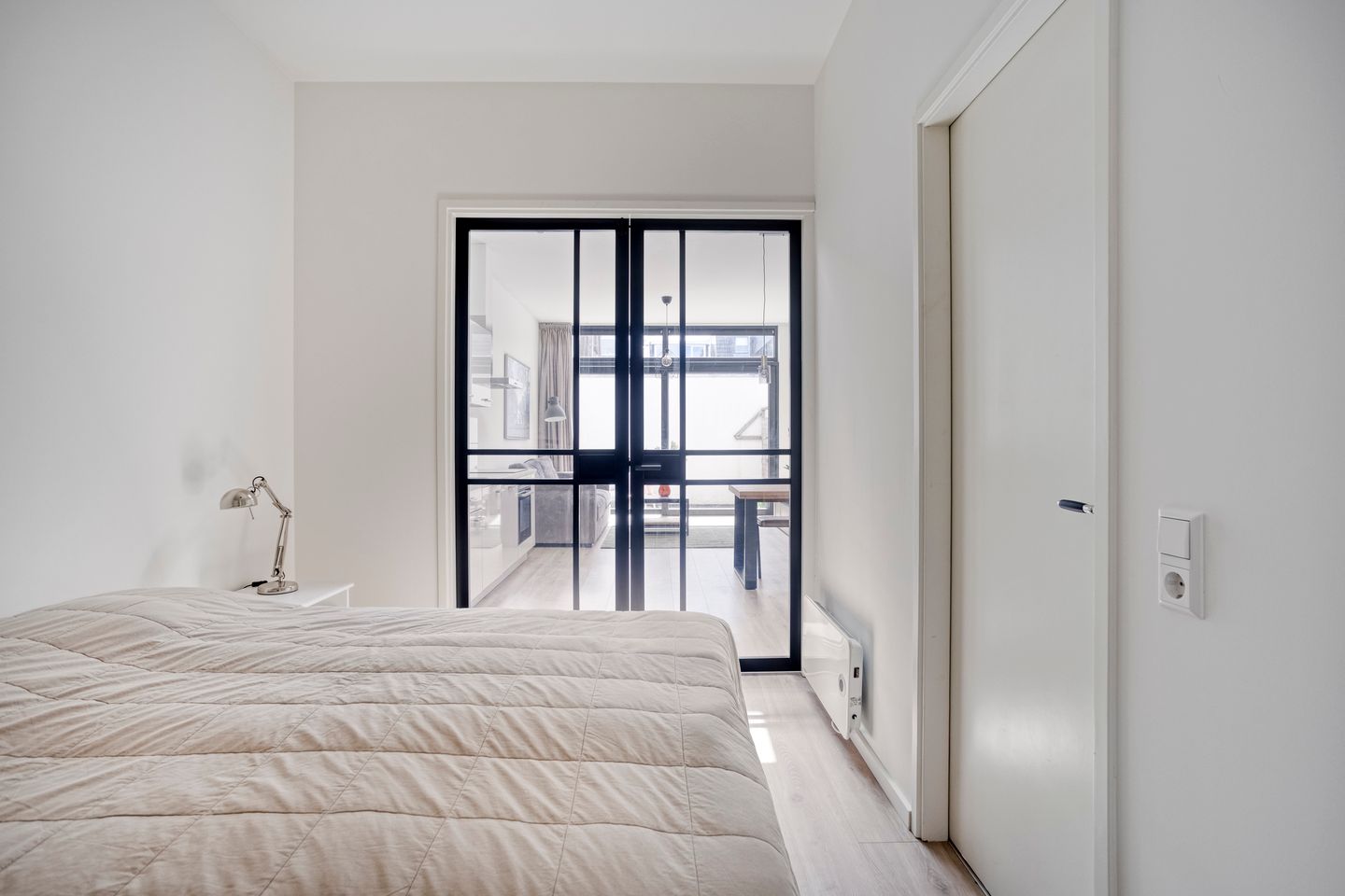 Corner Starter Apartment with South-Facing Garden Near Haarlem Center — 14