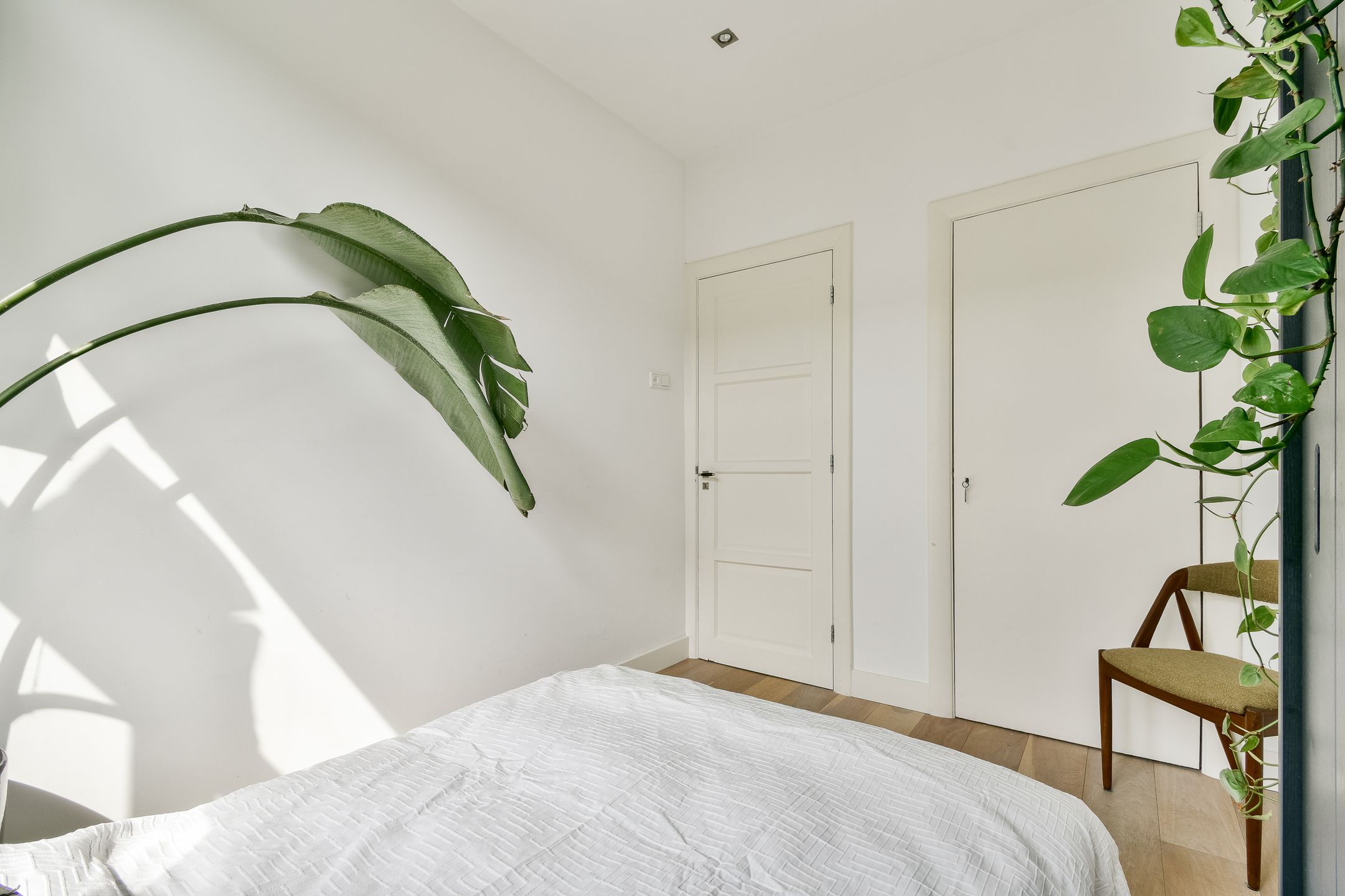 Bright 4-Room Apartment with Sunny Balcony in Amsterdam South — 21