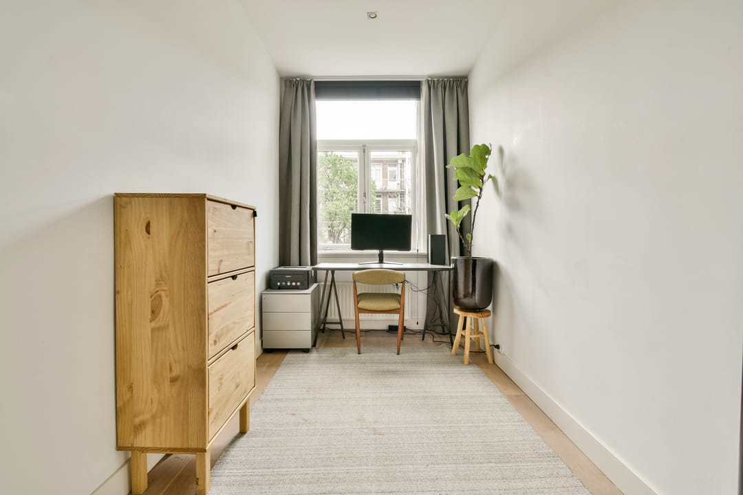 Bright 4-Room Apartment with Sunny Balcony in Amsterdam South — 22